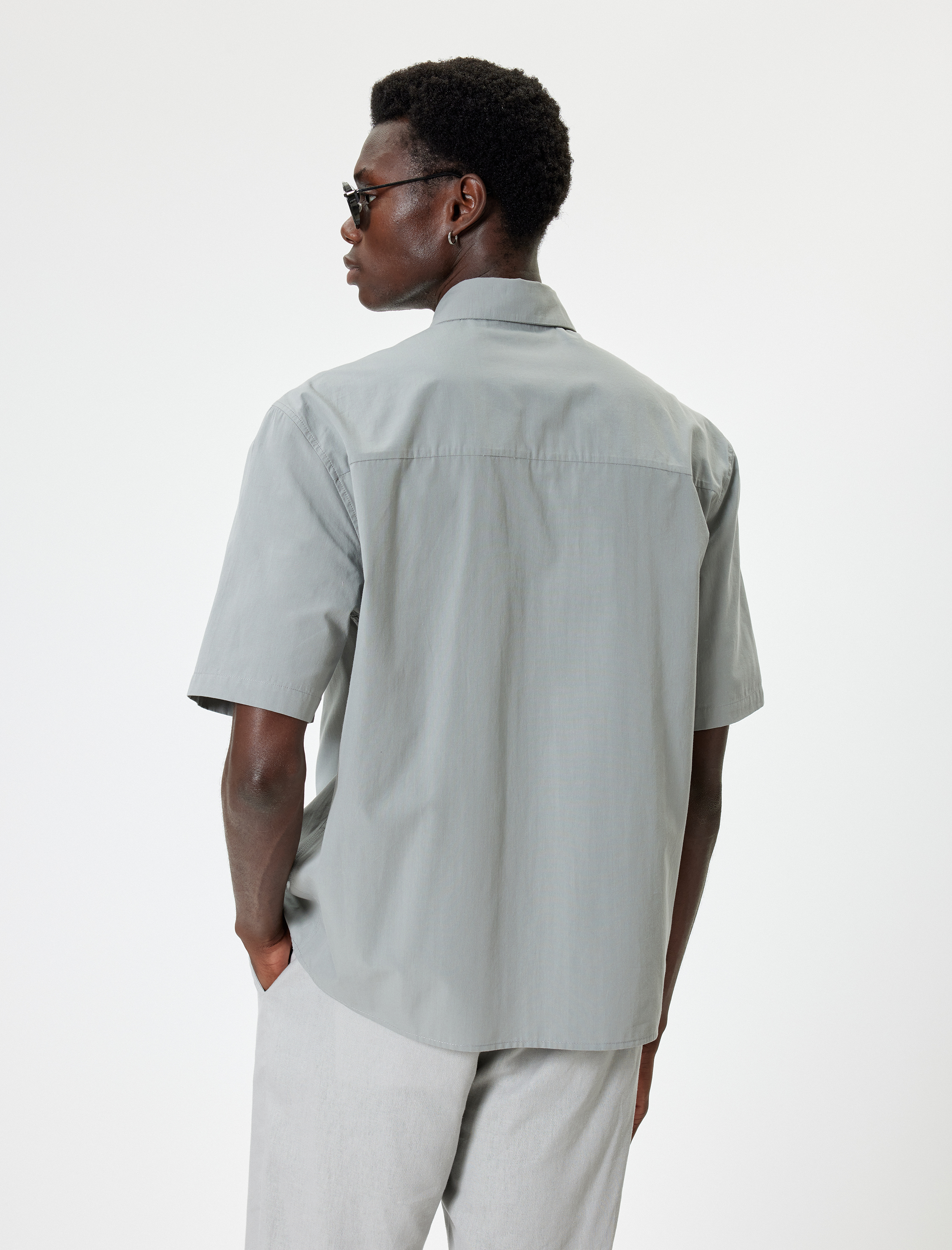 Kısa Kollu Gömlek Cep Detaylı Düğmeli Klasik Yaka Regular Fit