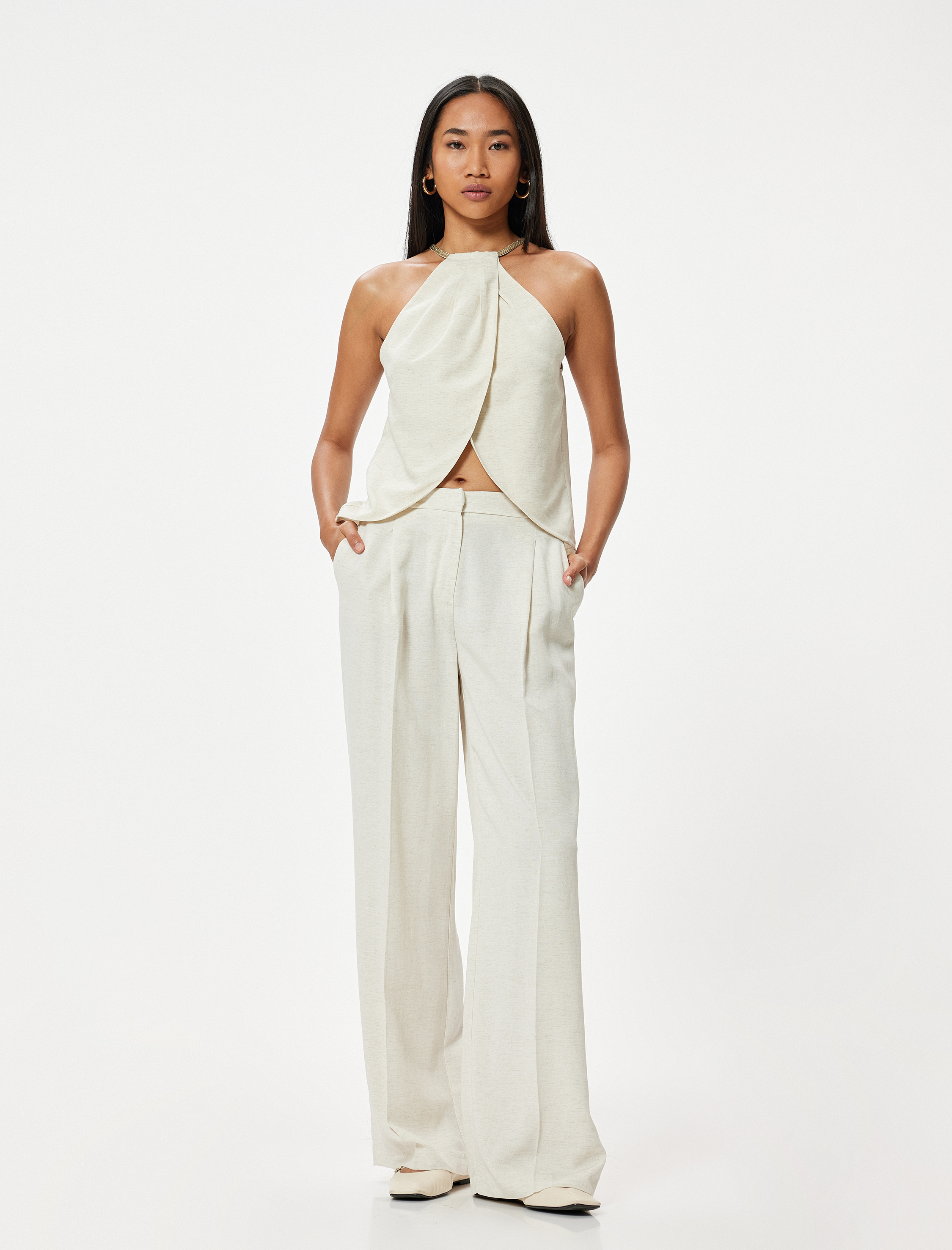   Halter Yaka Bluz Asimetrik Kesim Pencere Detaylı Keten Karışımlı