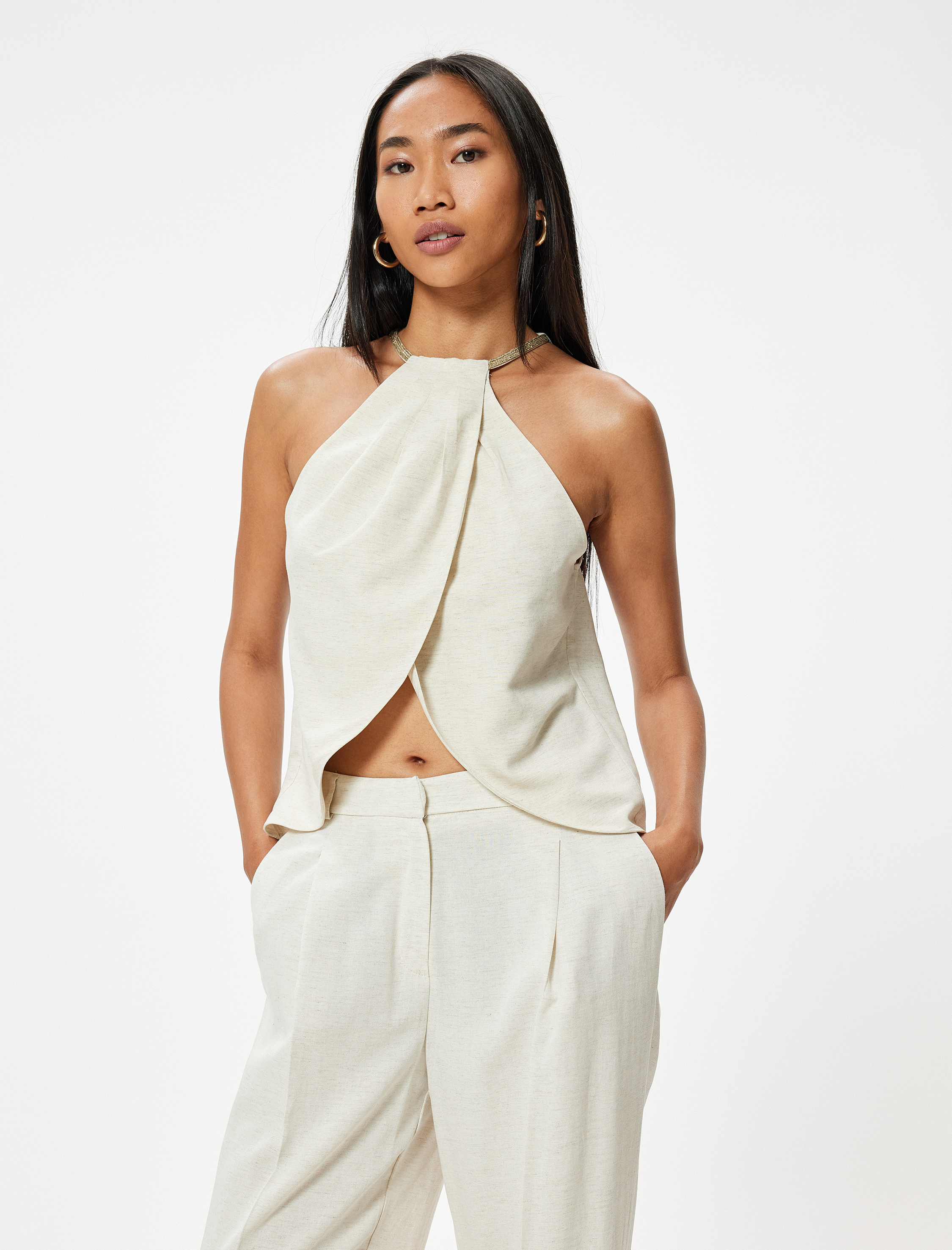   Halter Yaka Bluz Asimetrik Kesim Pencere Detaylı Keten Karışımlı