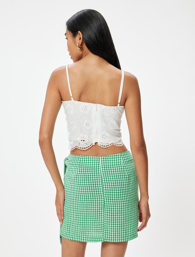 Koton X Sibil Çetinkaya - Çiçekli Fisto Crop Üst Slim Fit İnce Askılı_3