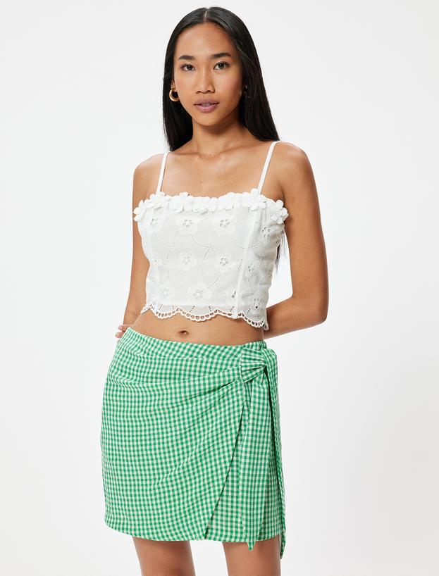 Koton X Sibil Çetinkaya - Çiçekli Fisto Crop Üst Slim Fit İnce Askılı_2