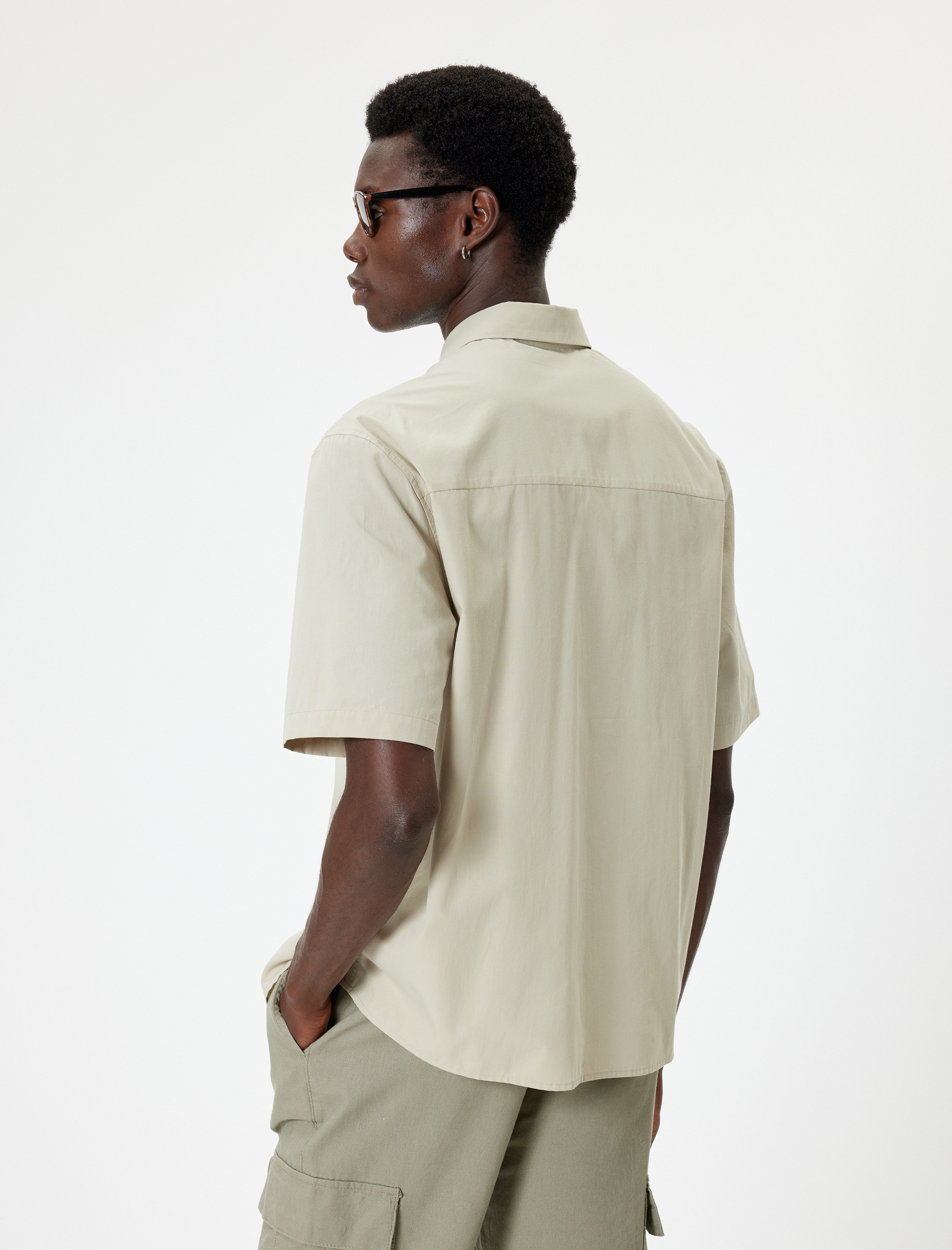   Kısa Kollu Gömlek Cep Detaylı Düğmeli Klasik Yaka Regular Fit