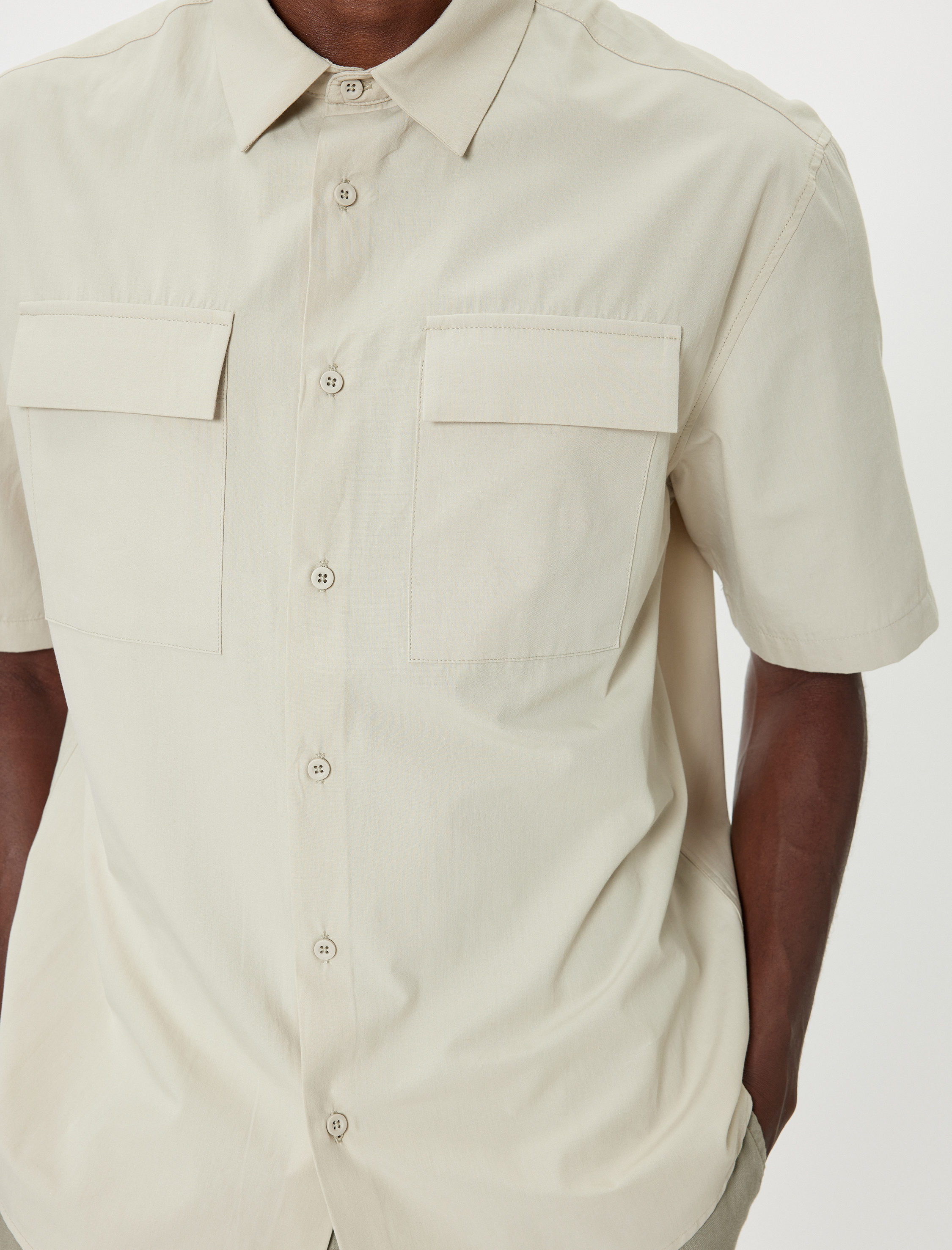   Kısa Kollu Gömlek Cep Detaylı Düğmeli Klasik Yaka Regular Fit