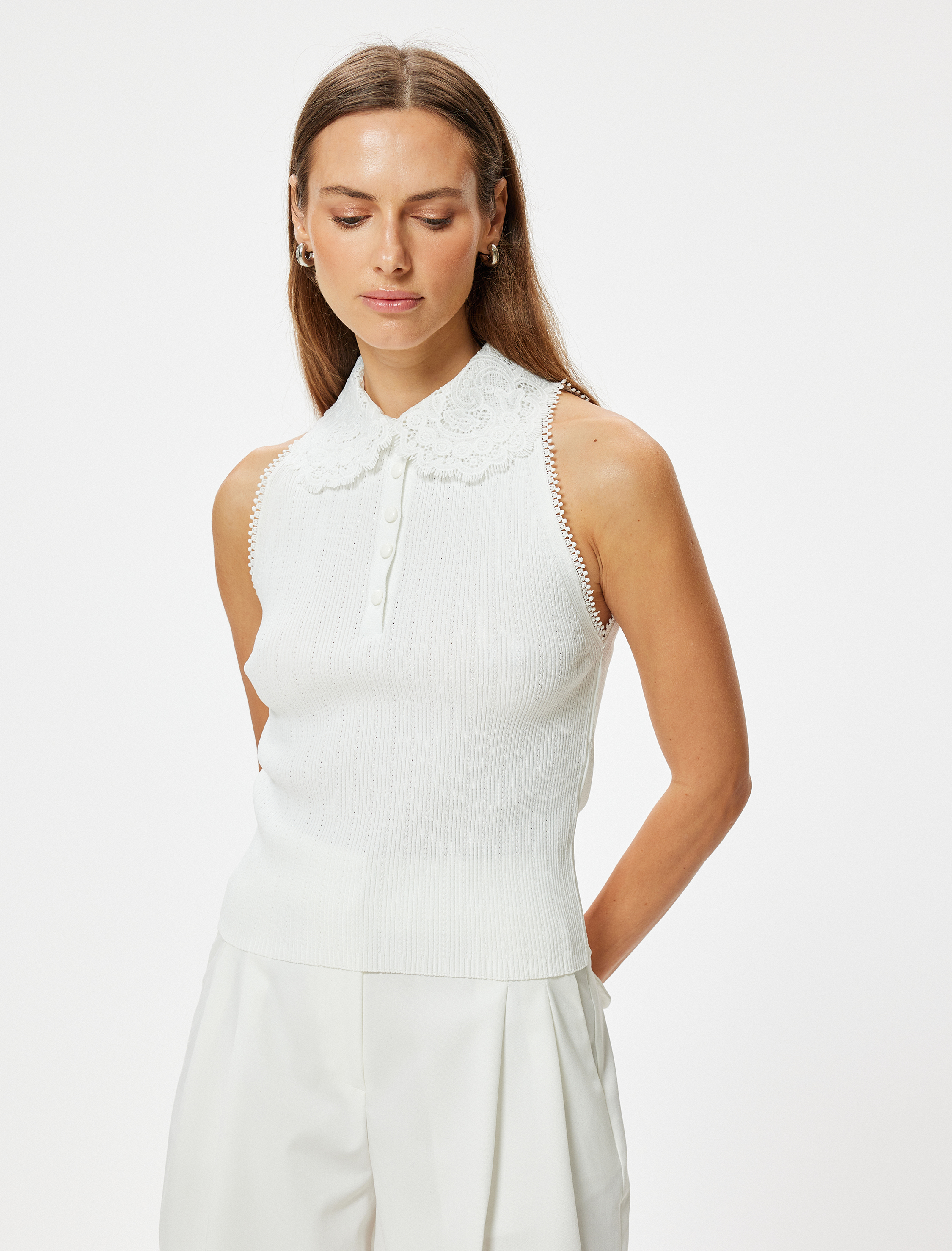   Dantel Gömlek Yaka Kolsuz Üst Düğmeli Triko