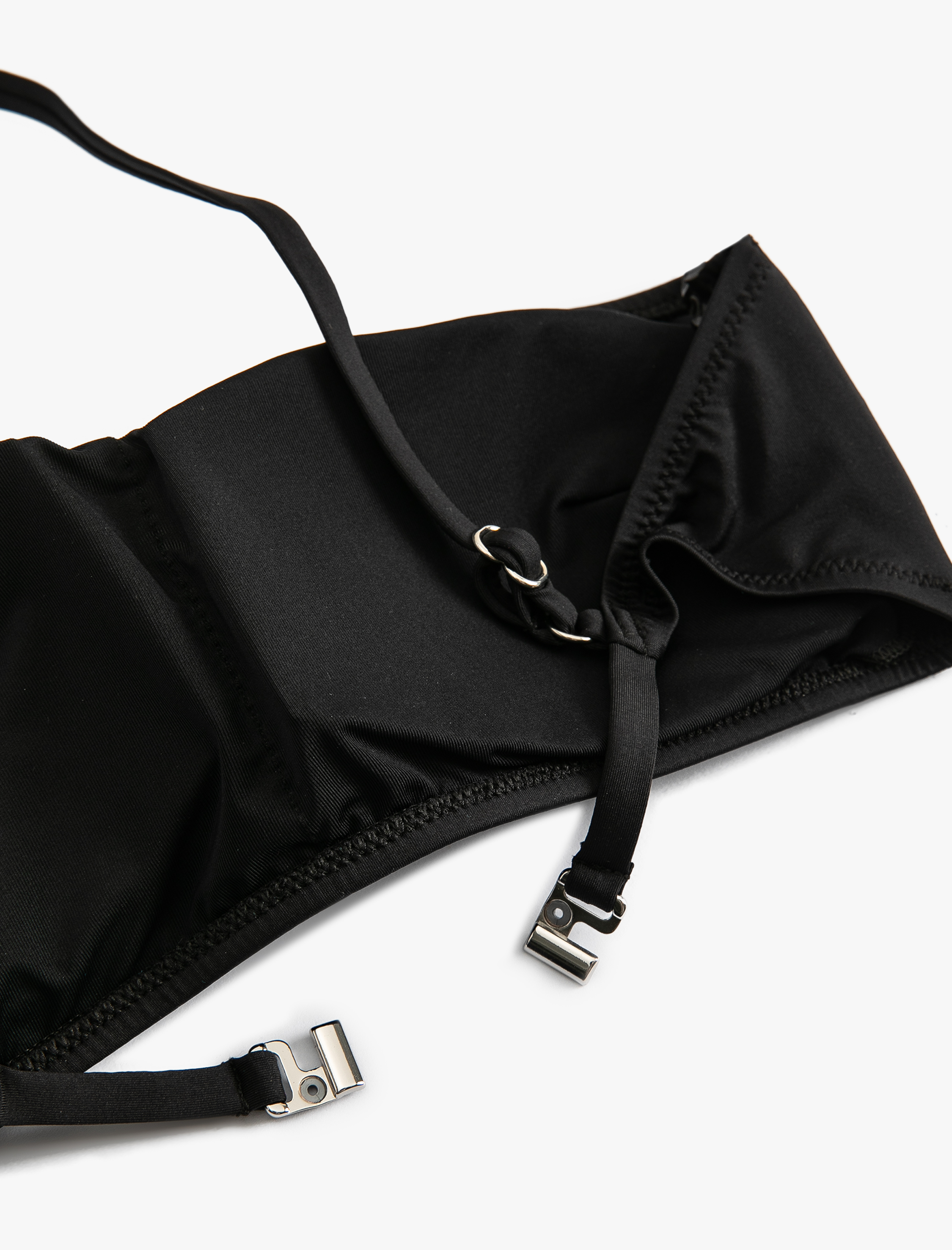   Tek Omuz Bikini Üstü Taşlı Metal Toka Detaylı Mat Kumaş Dokulu