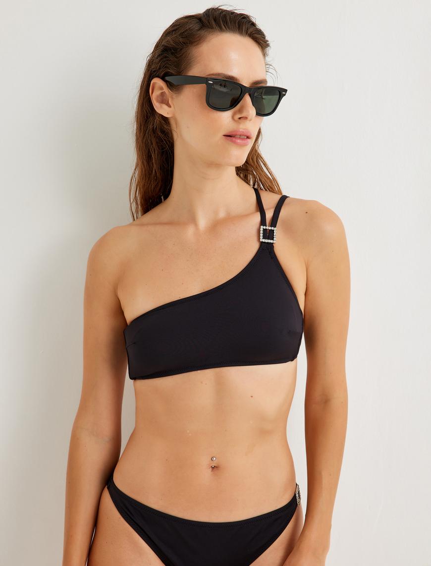   Tek Omuz Bikini Üstü Taşlı Metal Toka Detaylı Mat Kumaş Dokulu
