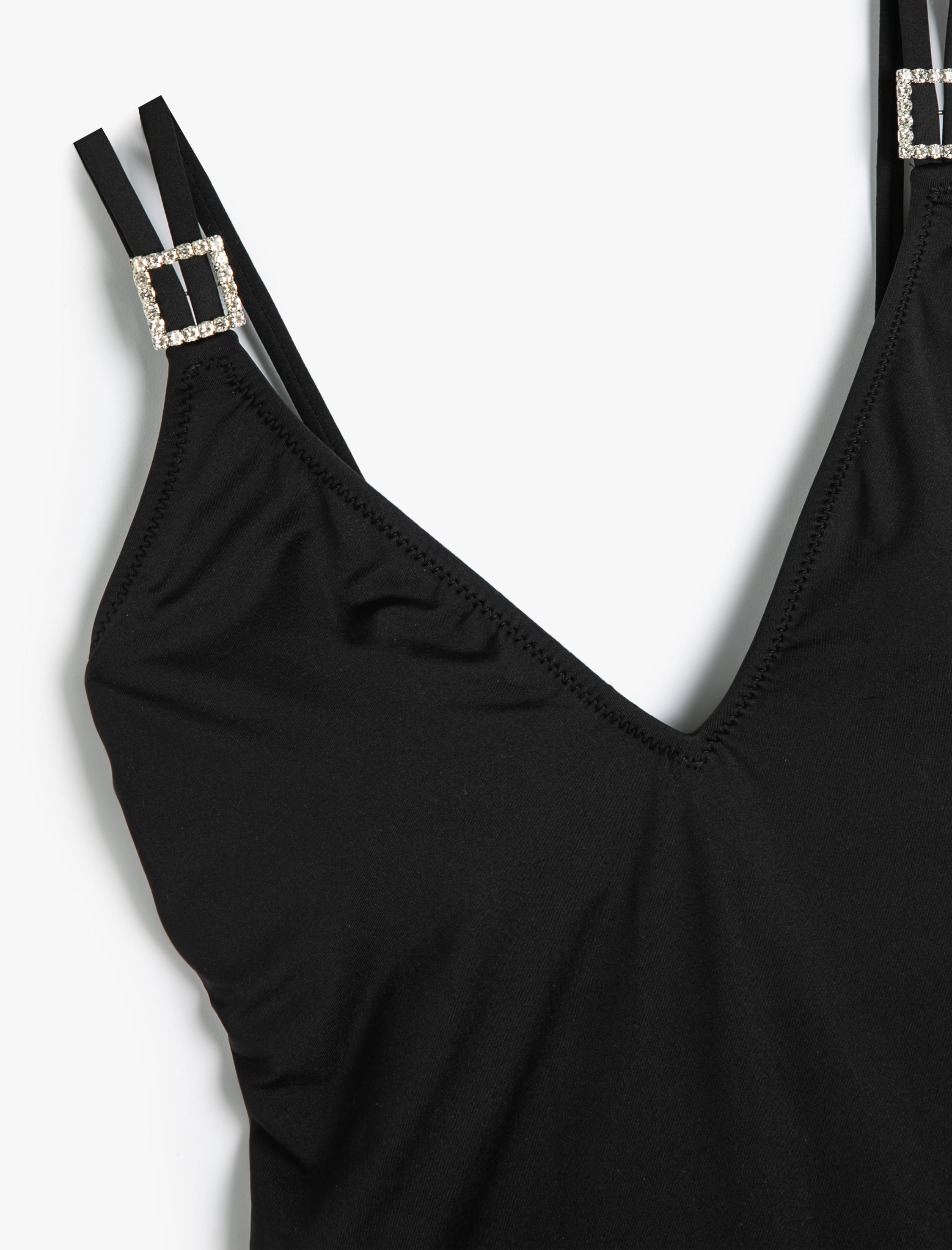   V Yaka Mayo Askılı Toka Detaylı