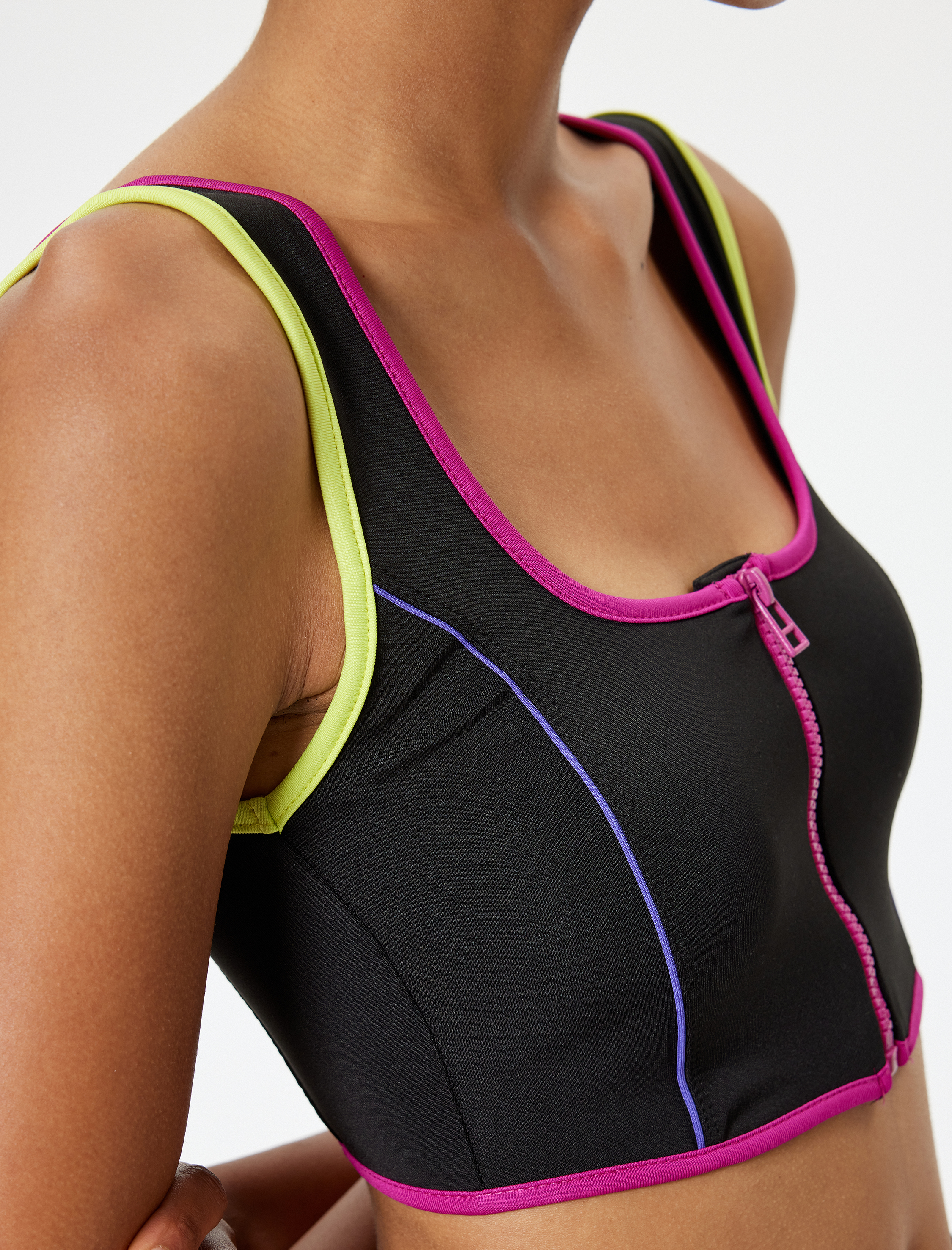   Sporcu Sütyeni Fermuarlı Şerit Detaylı U Yaka Kaplı Slim Fit İnterlok