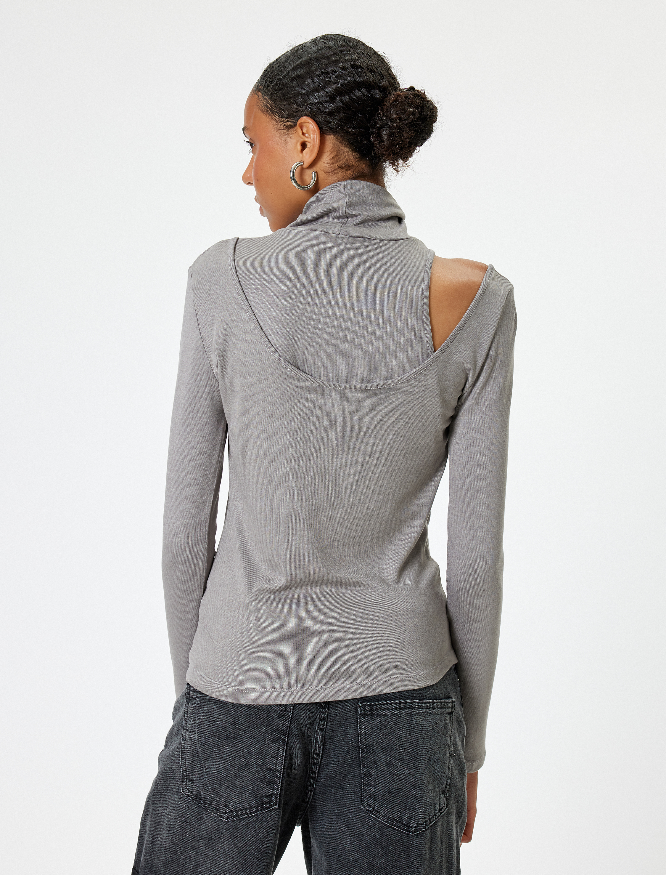   Uzun Kollu Balıkçı Yaka Pencere Detaylı Viskon Tişört