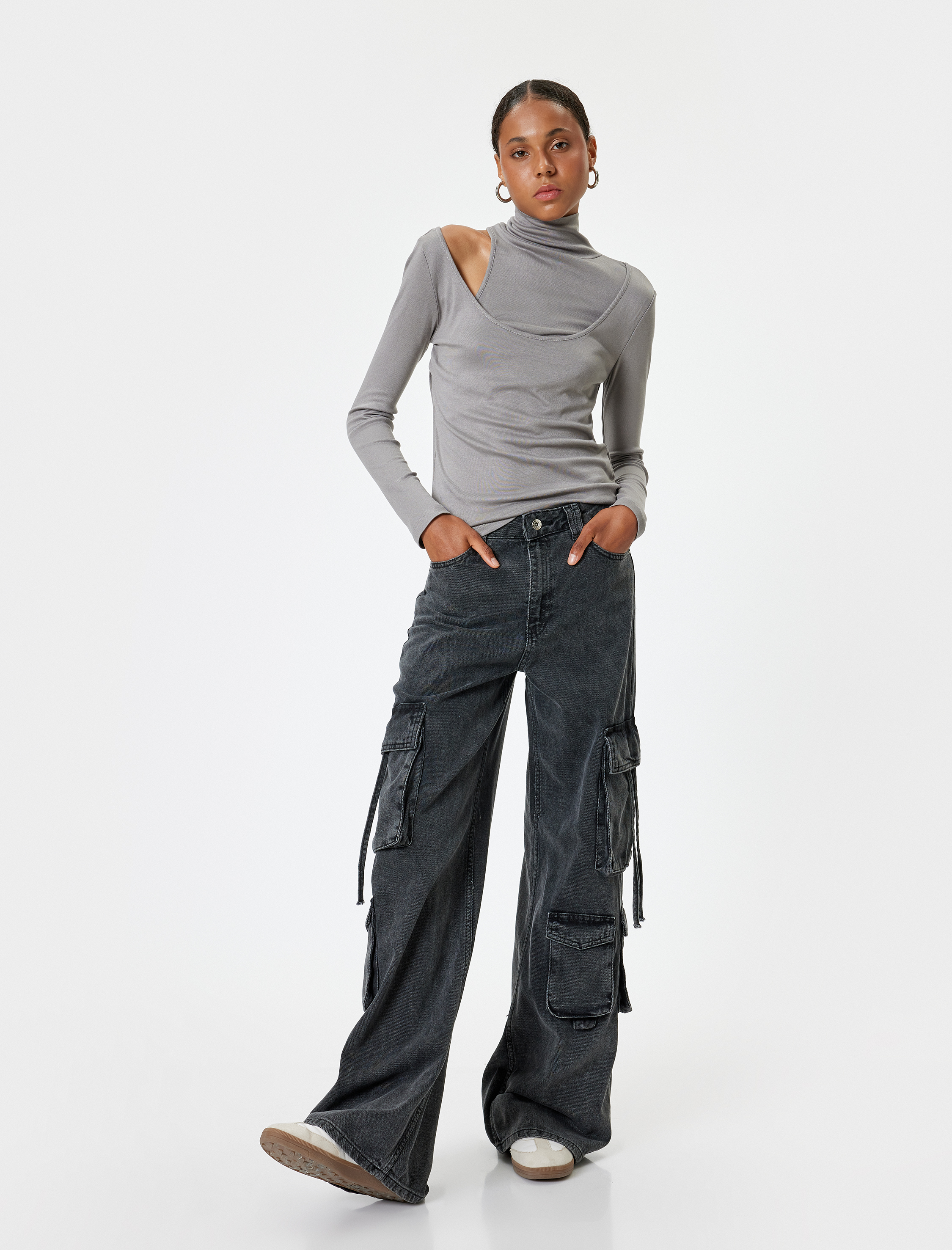   Uzun Kollu Balıkçı Yaka Pencere Detaylı Viskon Tişört