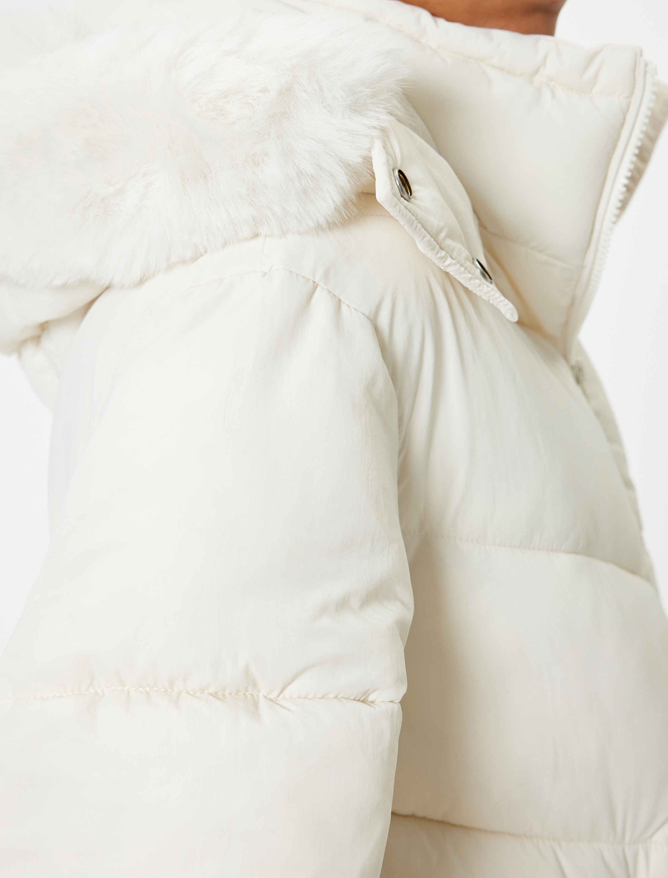   Kapitone Mont Kapüşonlu Fermuarlı Yakası Suni Kürklü Cepli