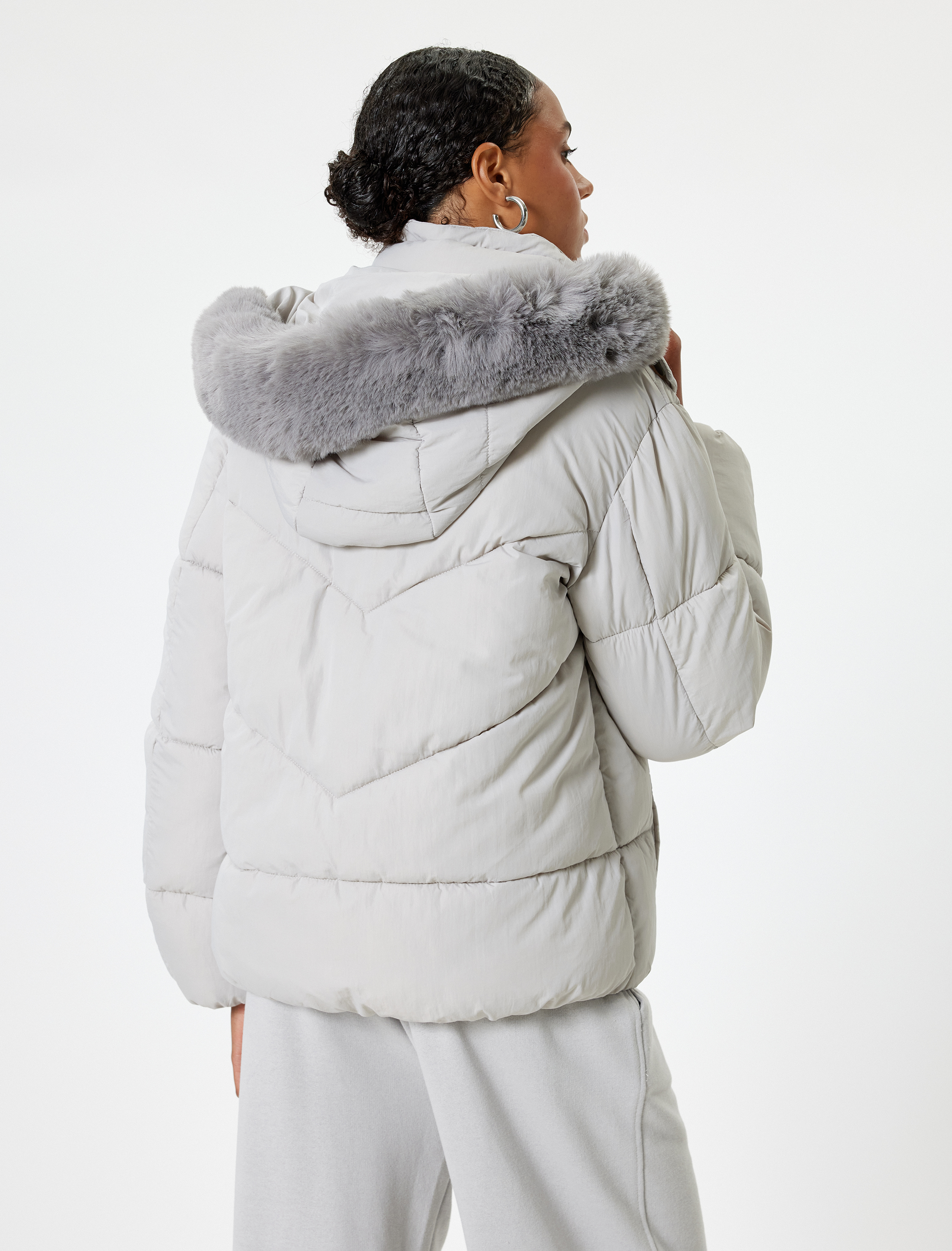   Kapitone Mont Kapüşonlu Fermuarlı Yakası Suni Kürklü Cepli