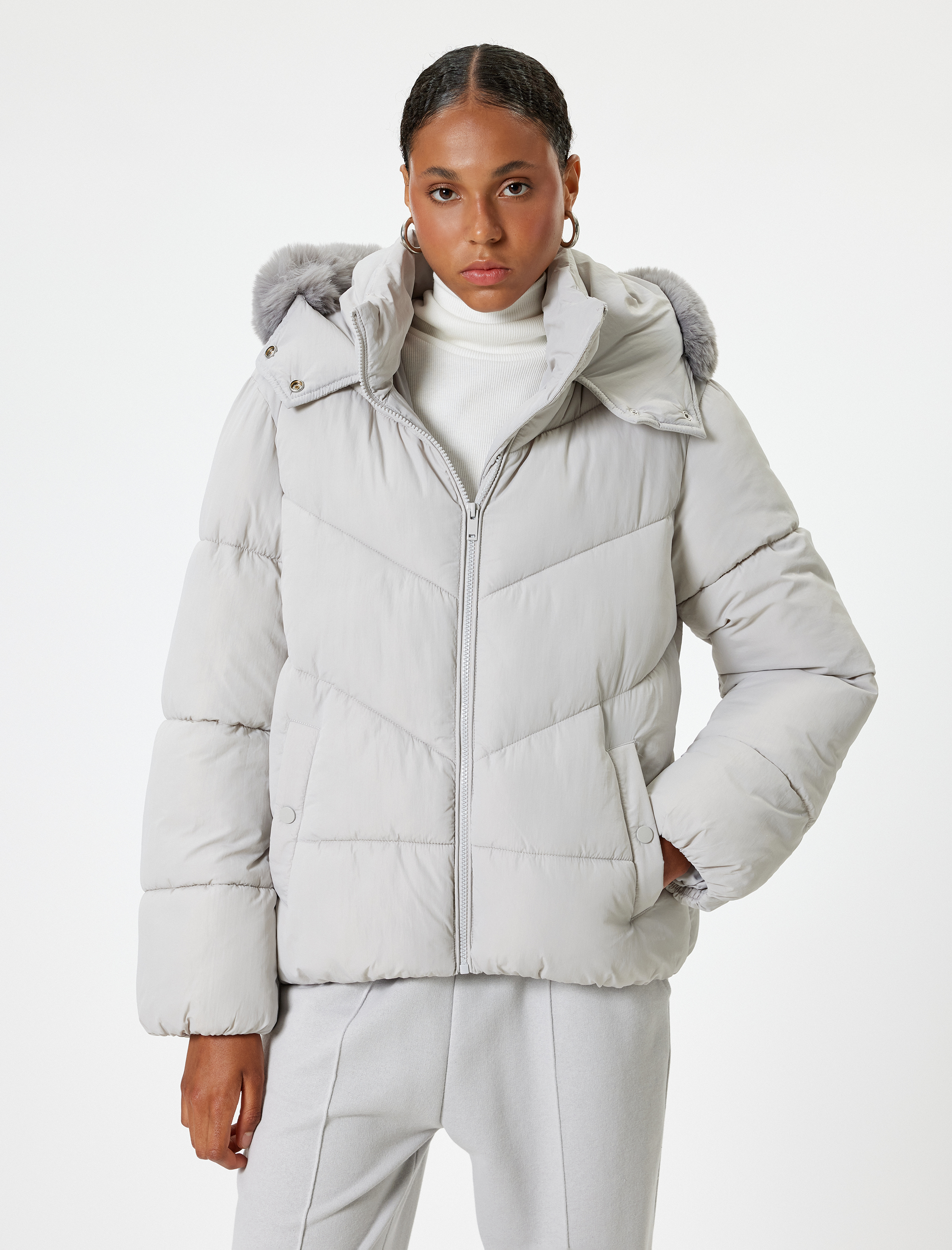   Kapitone Mont Kapüşonlu Fermuarlı Yakası Suni Kürklü Cepli