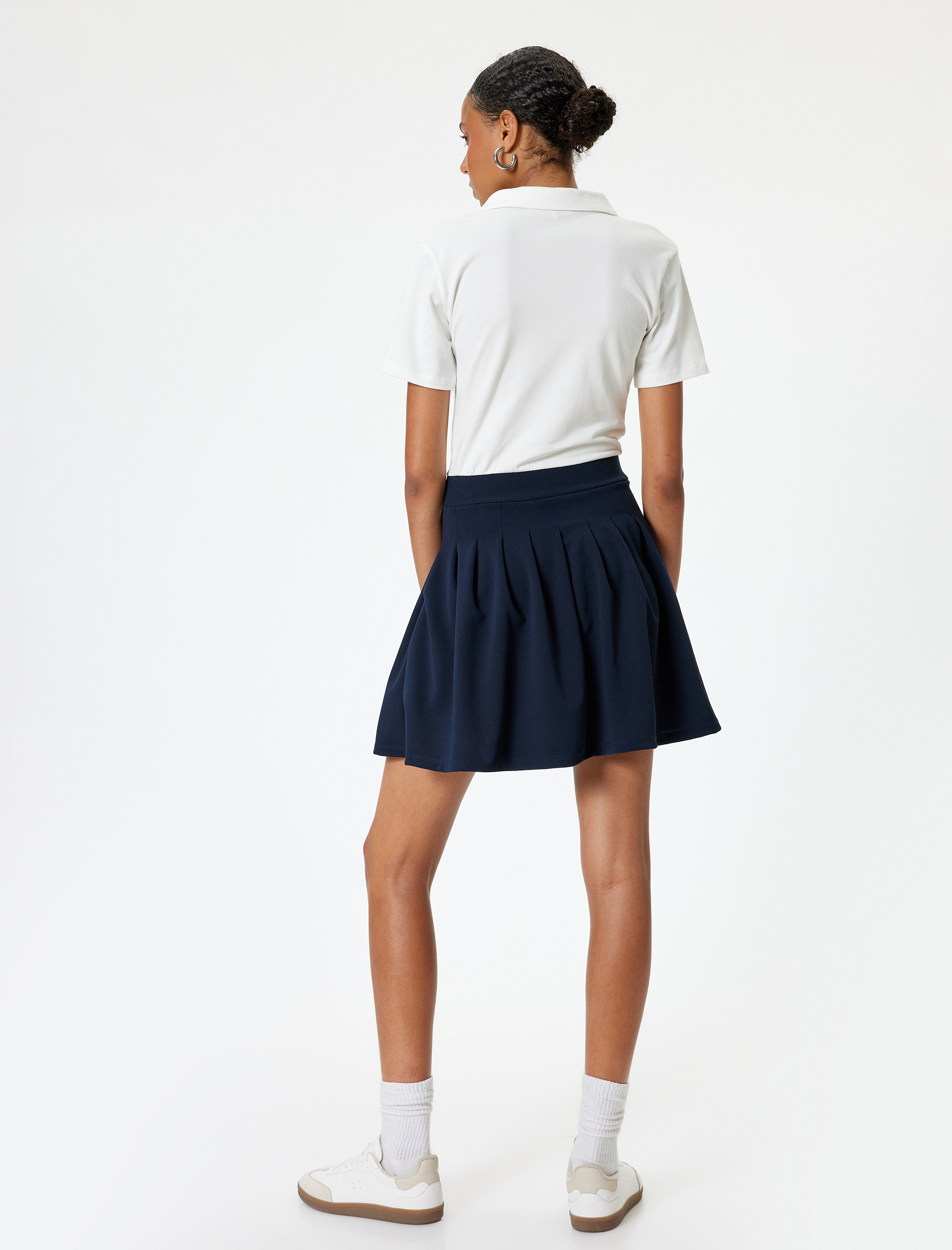   Polo Yaka Elbise Mini Pileli Kısa Kollu Kolej Nakışlı Pike Kumaş