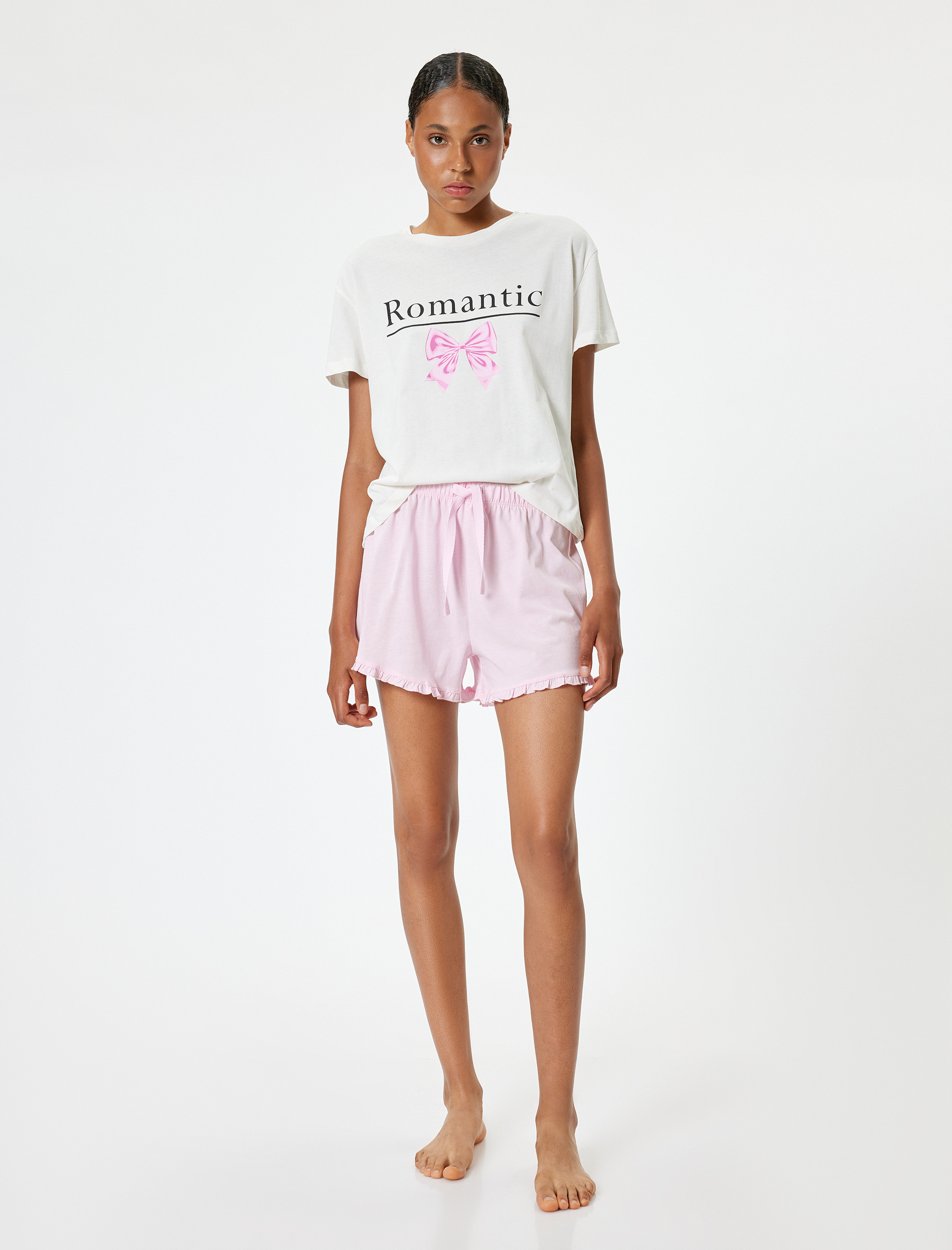   Şortlu Pijama Takımı Fiyonk Baskılı Fırfır Detaylı