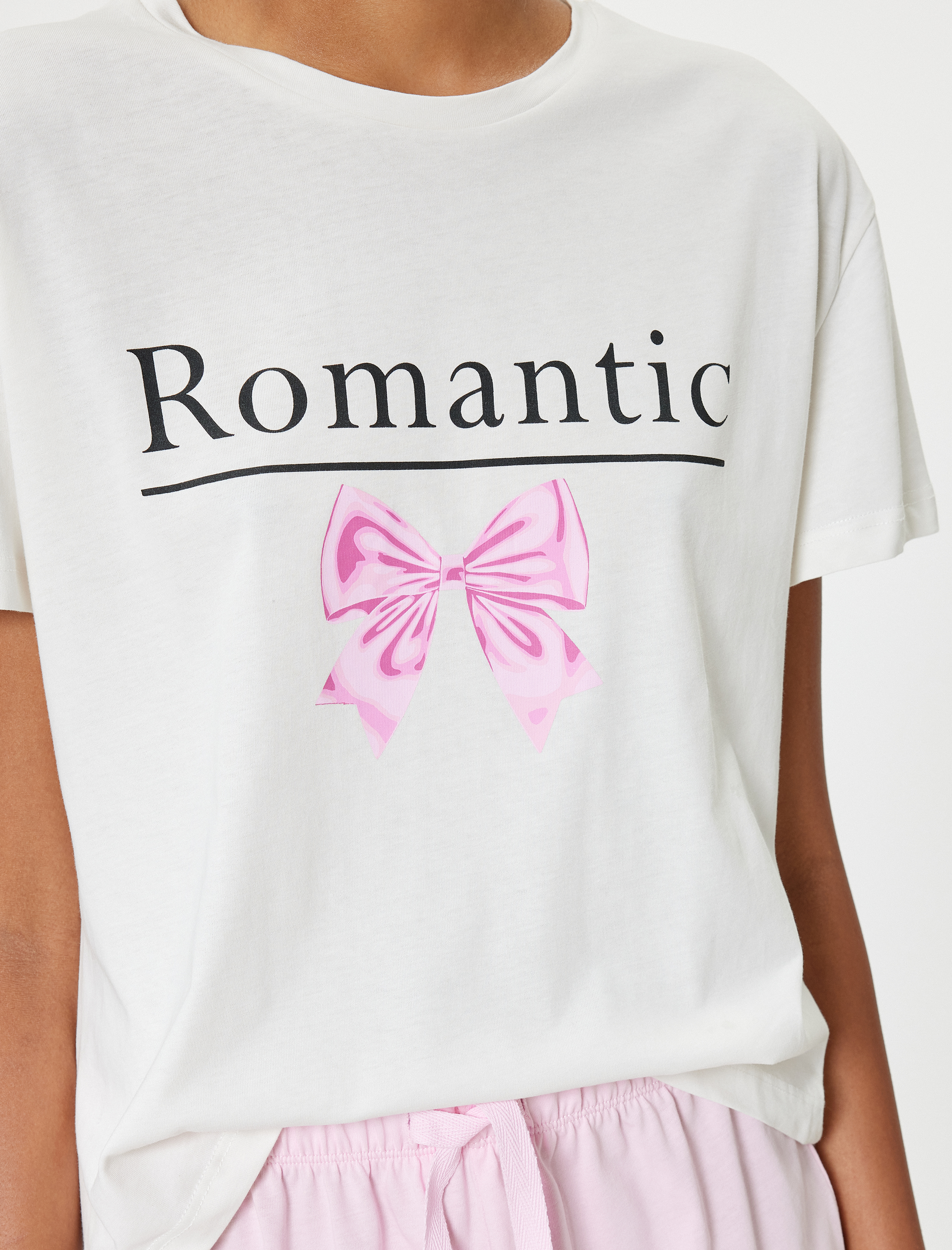   Şortlu Pijama Takımı Fiyonk Baskılı Fırfır Detaylı