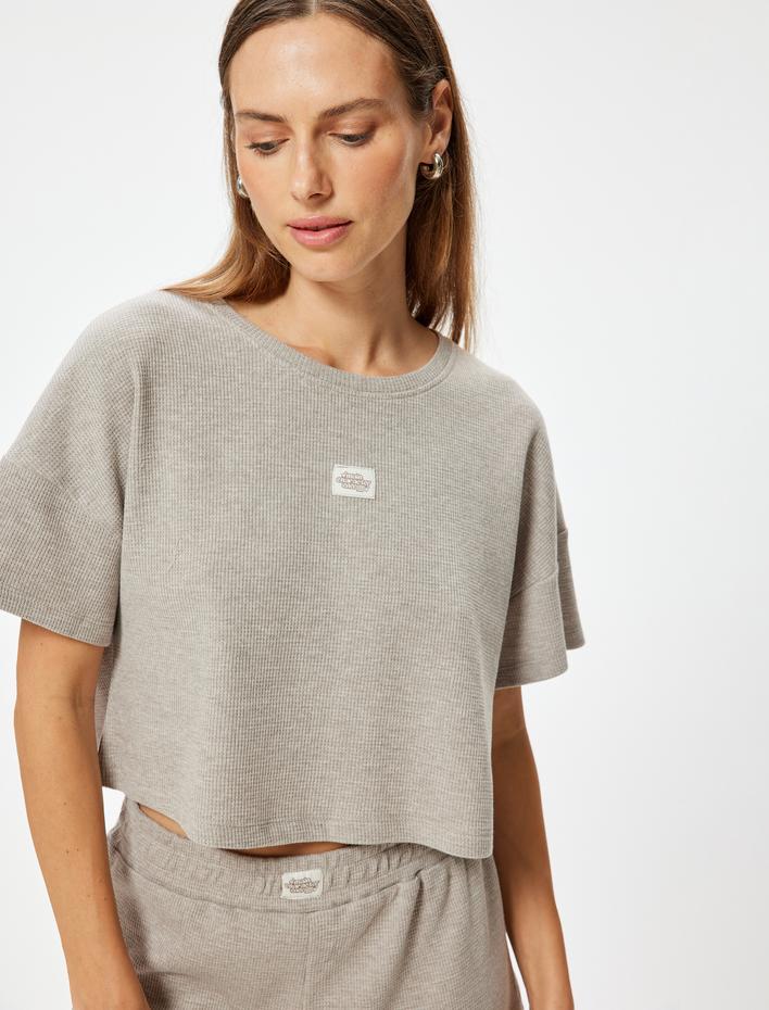  Dokulu Crop Pijama Üstü Kısa Kollu Bisiklet Yaka Rahat Kalıp