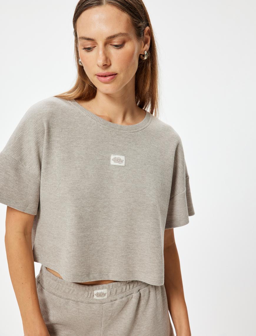   Dokulu Crop Pijama Üstü Kısa Kollu Bisiklet Yaka Rahat Kalıp