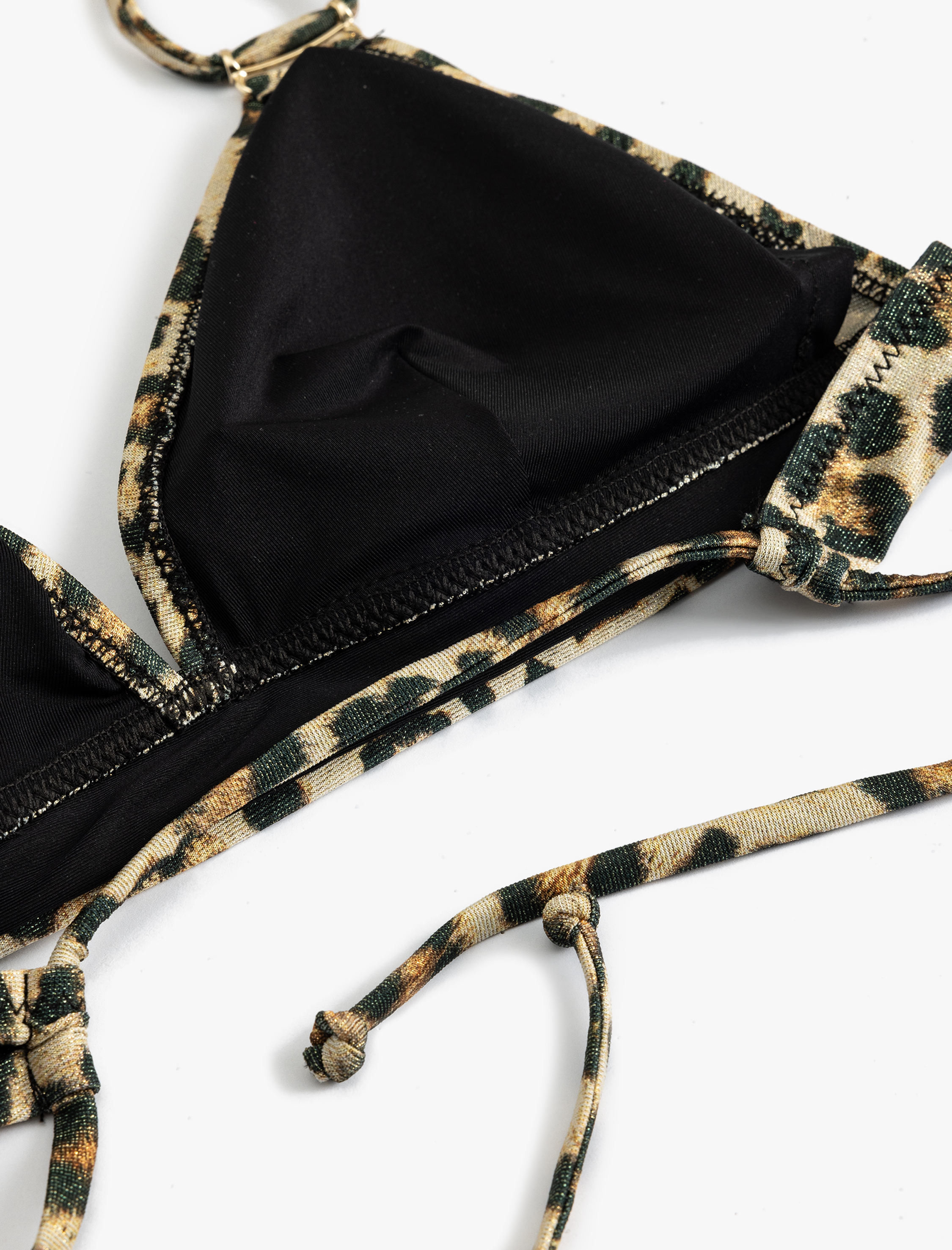   Leopar Bikini Üstü Üçgen Metal Aksesuar Detaylı