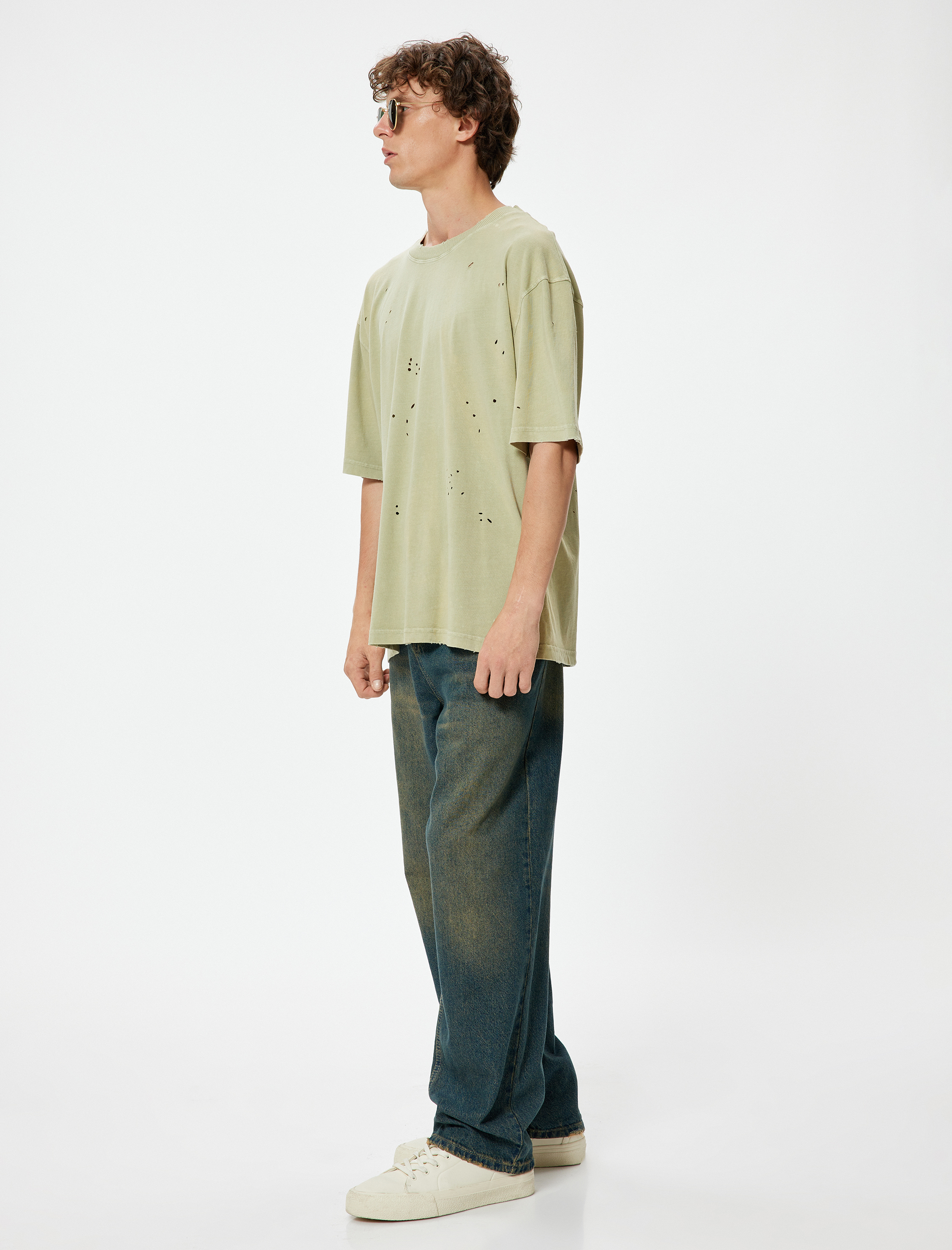   Oversize Tişört Yıpratma Detaylı Kısa Kollu Bisiklet Yaka Pamuklu