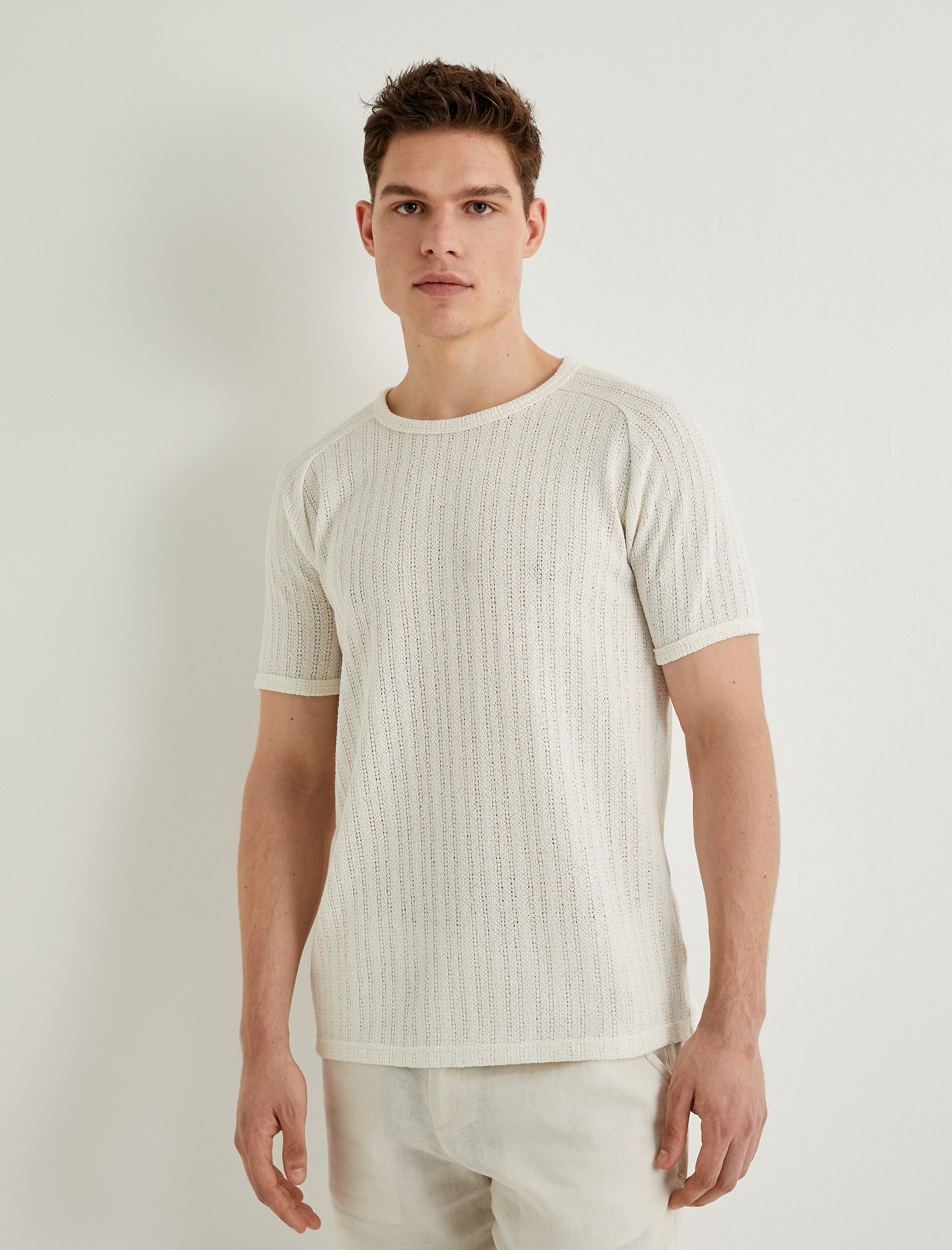   Basic Tişört Bisiklet Yaka Dokulu Kısa Kollu Viskon Karışımlı