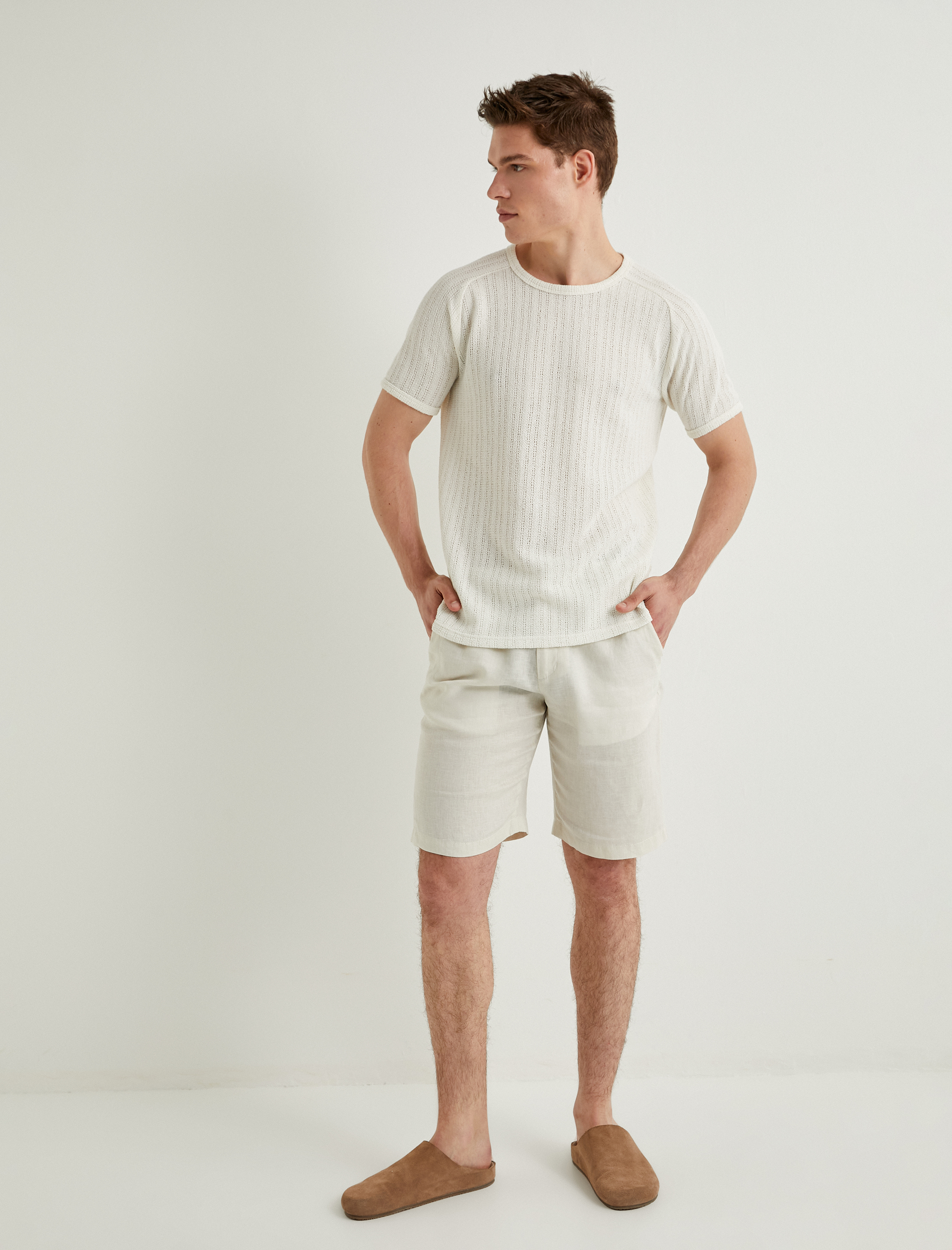   Basic Tişört Bisiklet Yaka Dokulu Kısa Kollu Viskon Karışımlı