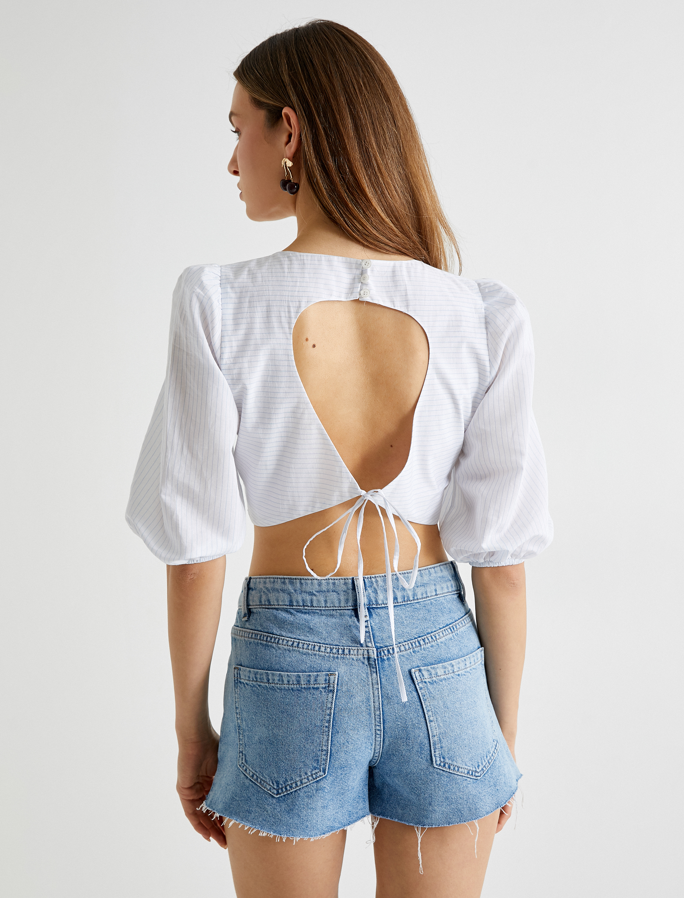   Balon Kol Crop Bluz Arkası Pencere Detaylı Fiyonklu