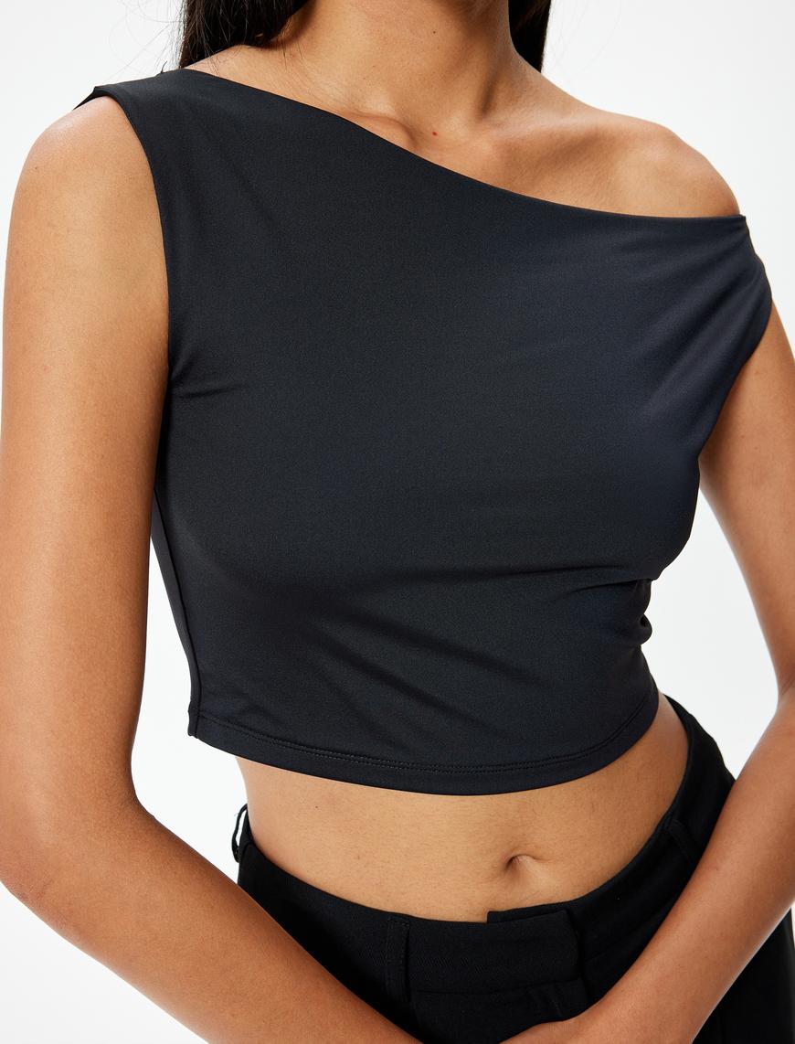   Crop Omzu Açık Tişört Asimetrik Yaka Slim Fit