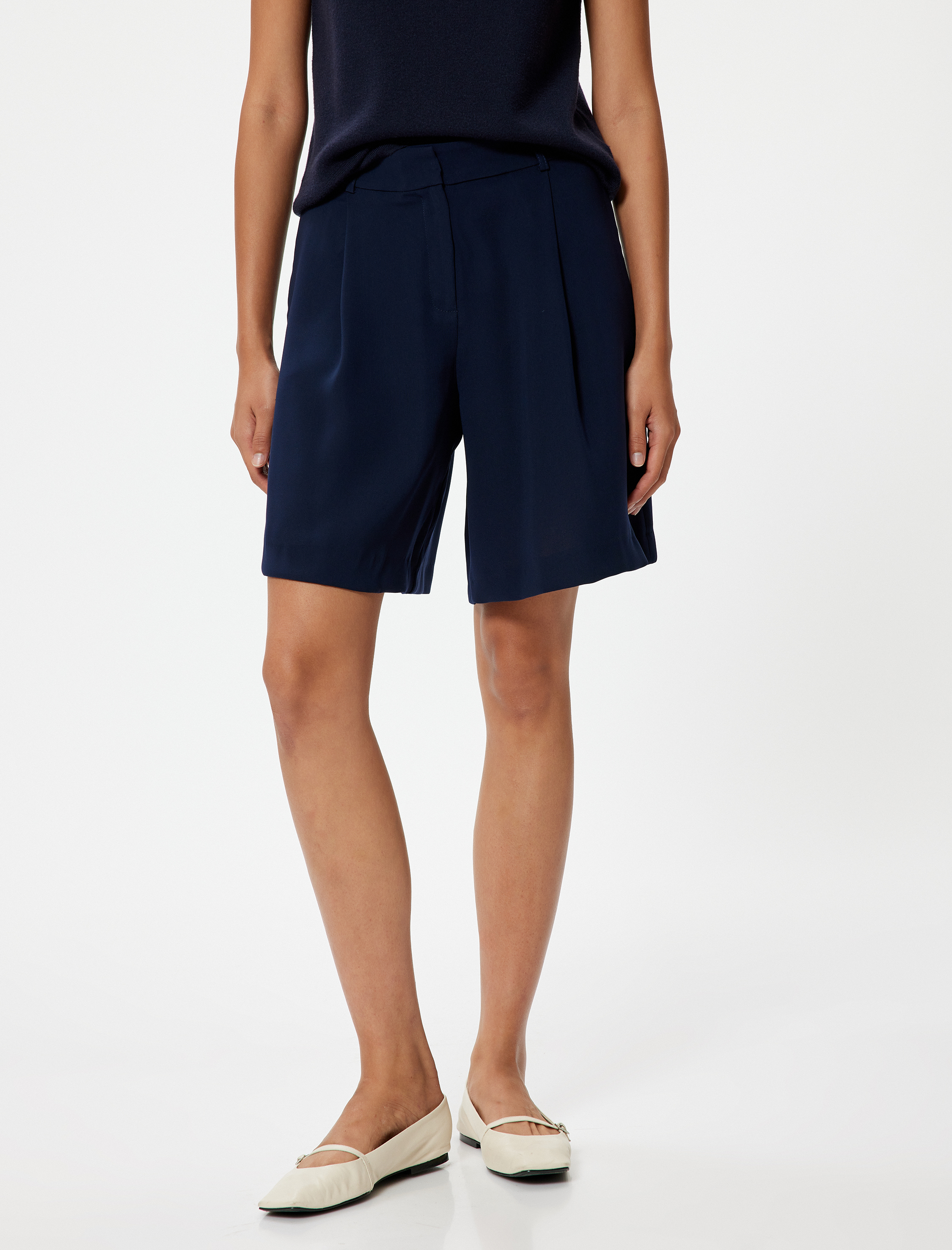   Bermuda Şort  Cepli Pile Detaylı