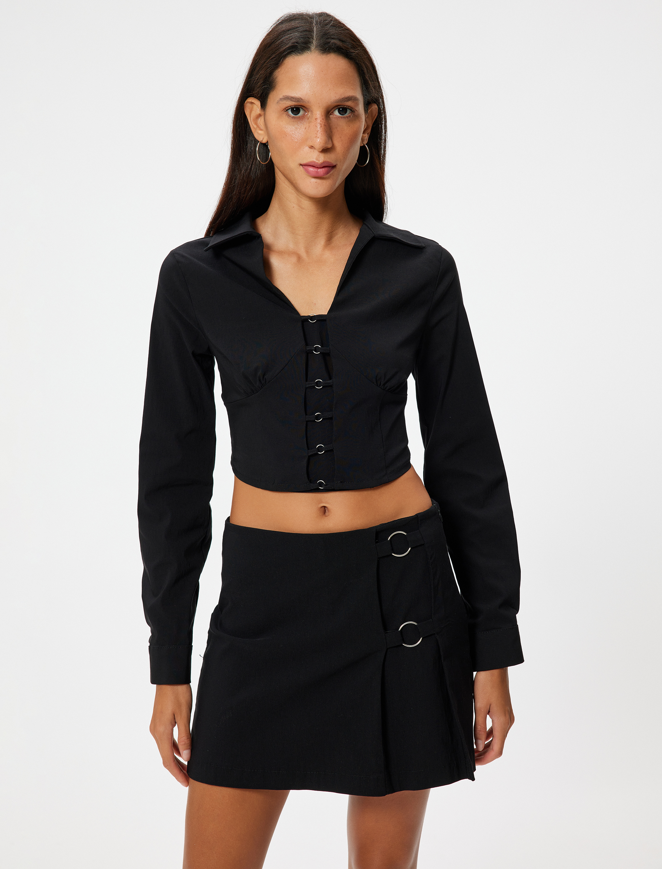   Crop Bluz V Yaka Uzun Kollu Gipeli Metal Aksesuarlı Slim Fit