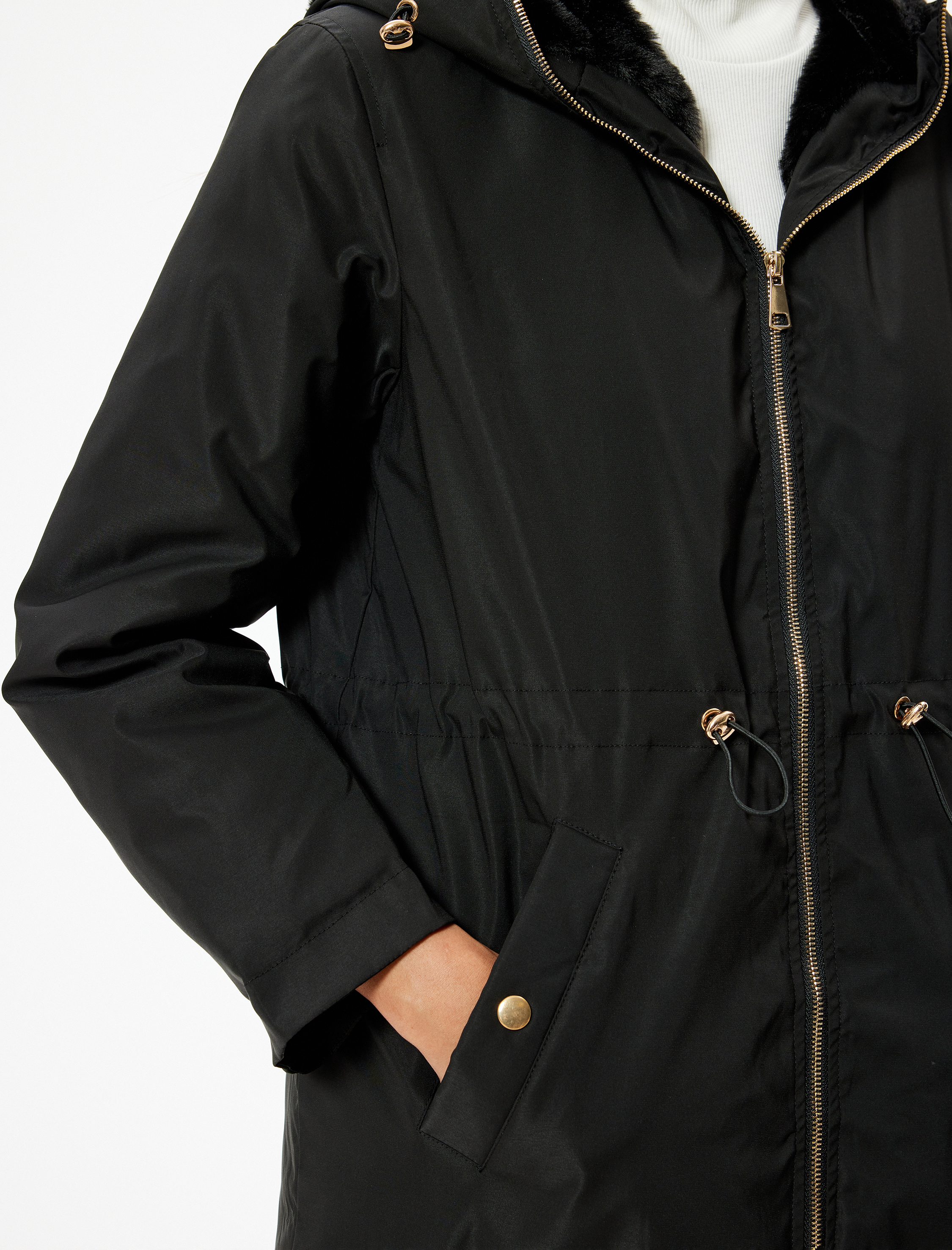 Kapüşonlu Fermuarlı Cepli İçi Suni Kürklü Parka