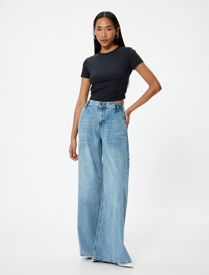  Arkası Pencere Detaylı Body Kısa Kollu Yuvarlak Yaka Slim Fit