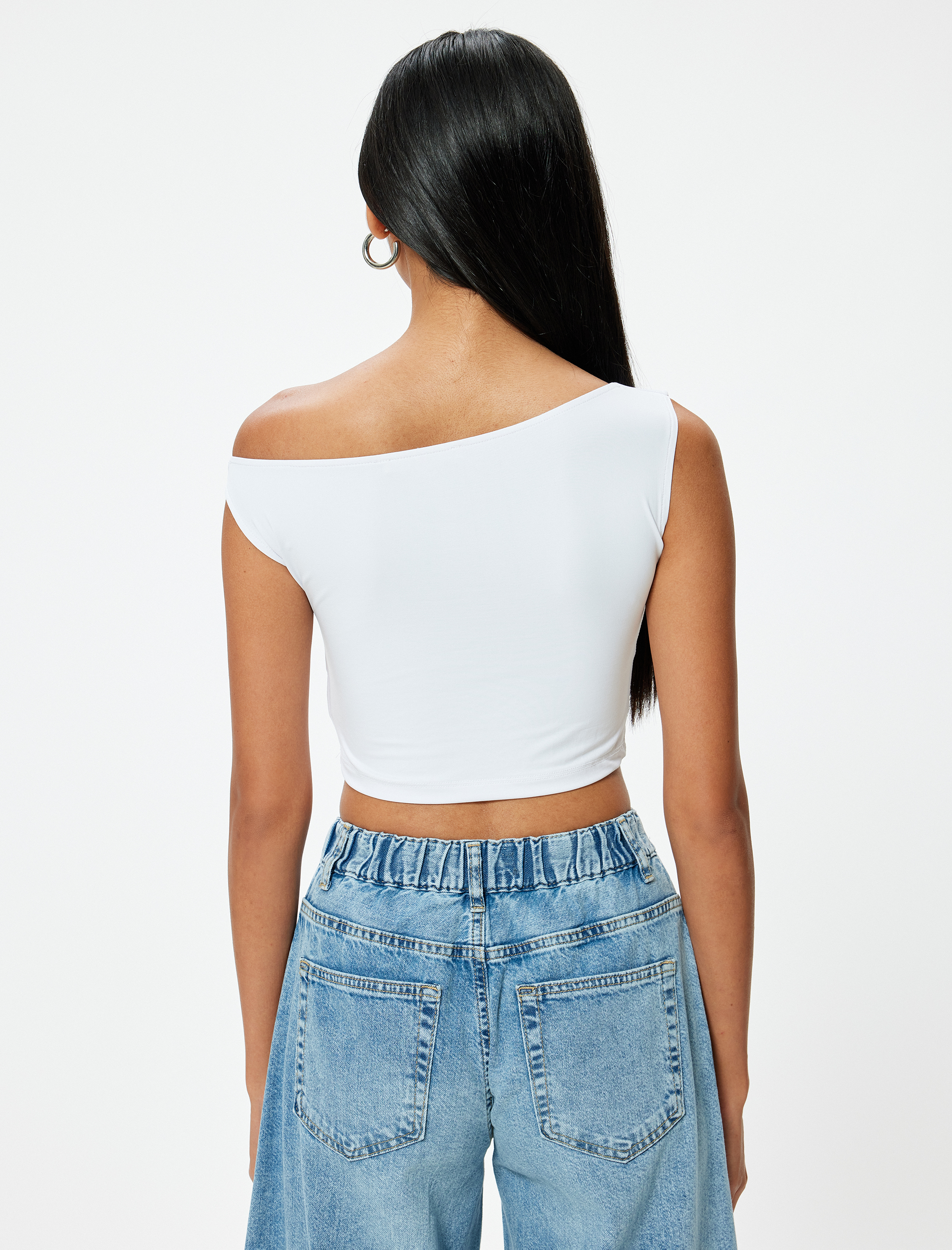   Crop Omzu Açık Tişört Asimetrik Yaka Slim Fit