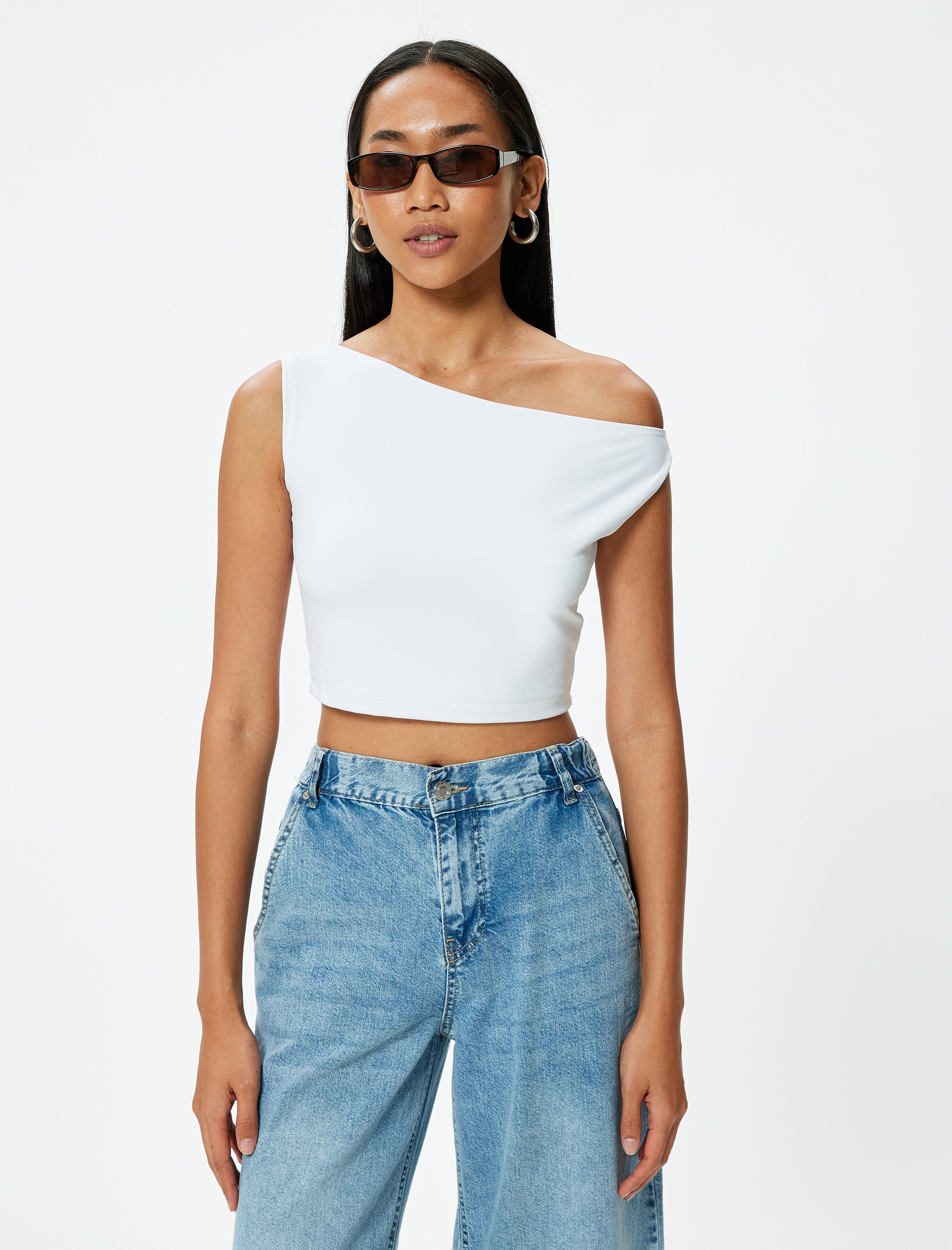   Crop Omzu Açık Tişört Asimetrik Yaka Slim Fit