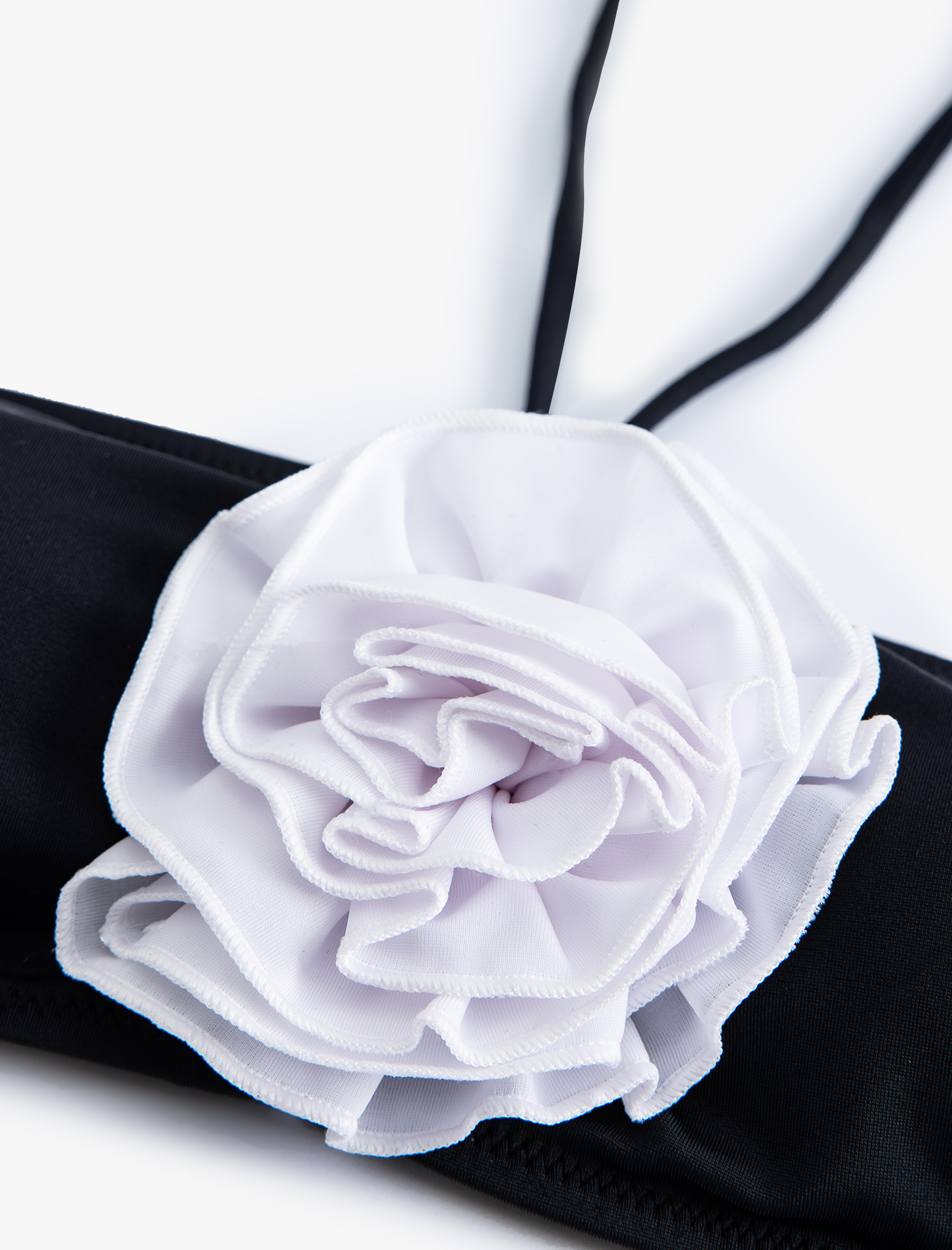   Gül Aplike Detaylı Bandeau Bikini Üstü Kopçalı Pedli