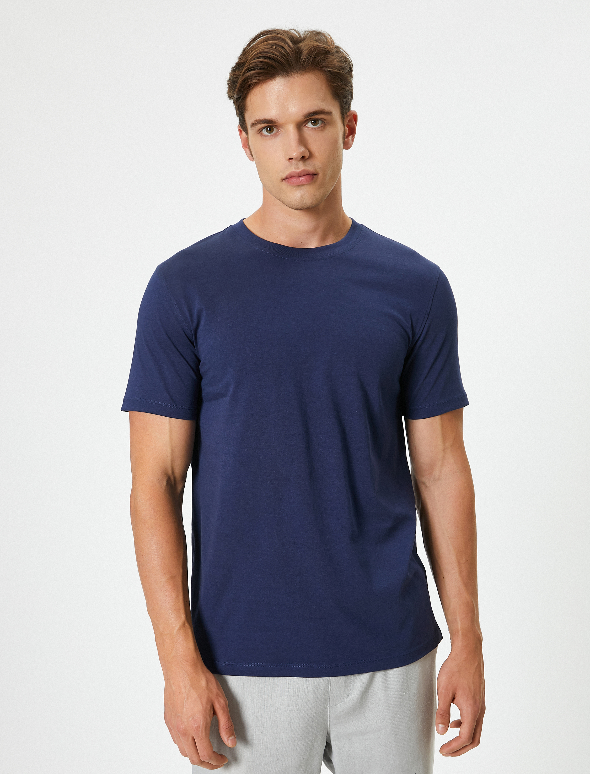   Dar Kesim Pamuklu Kısa Kollu Bisiklet Yaka Basic Tişört