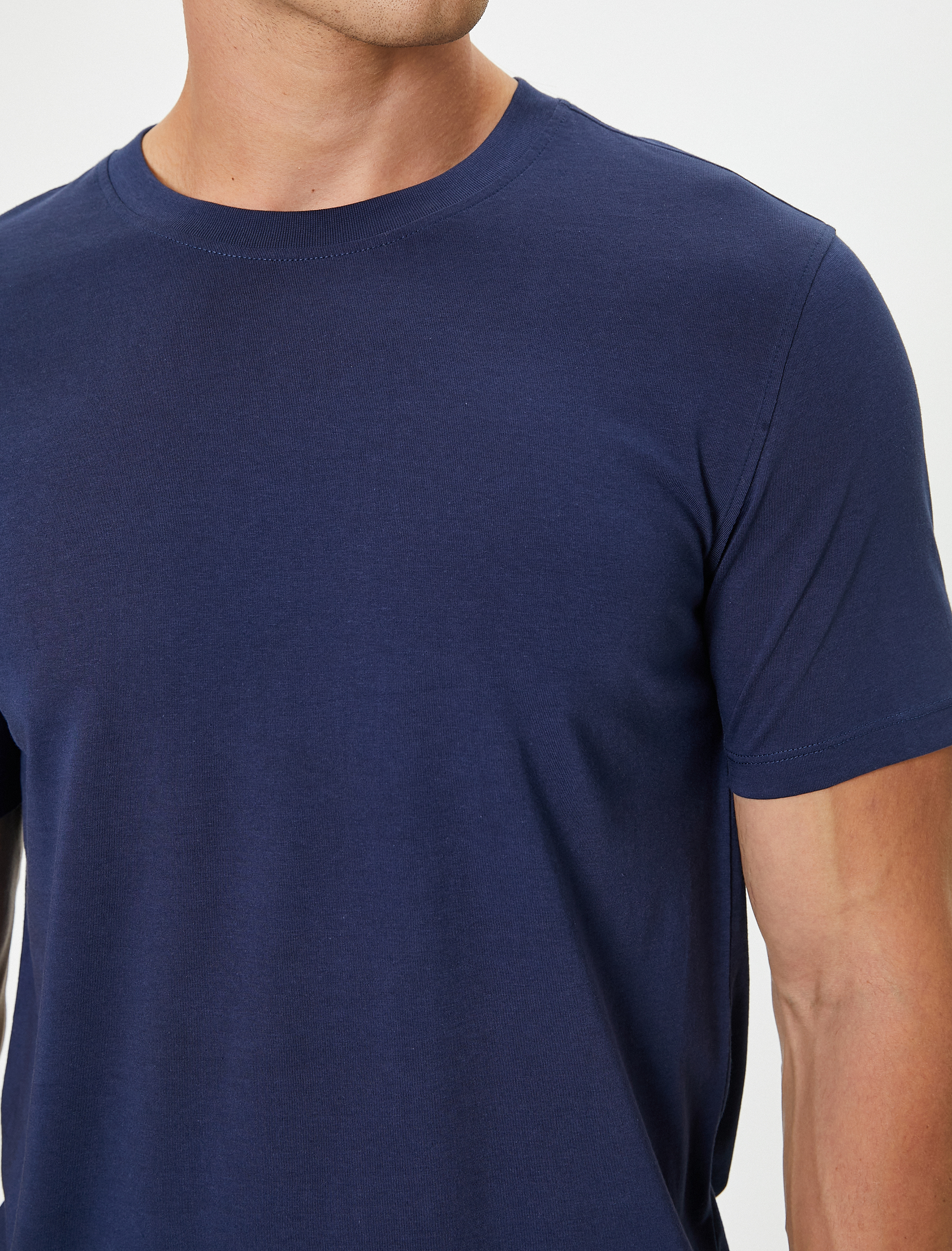   Dar Kesim Pamuklu Kısa Kollu Bisiklet Yaka Basic Tişört