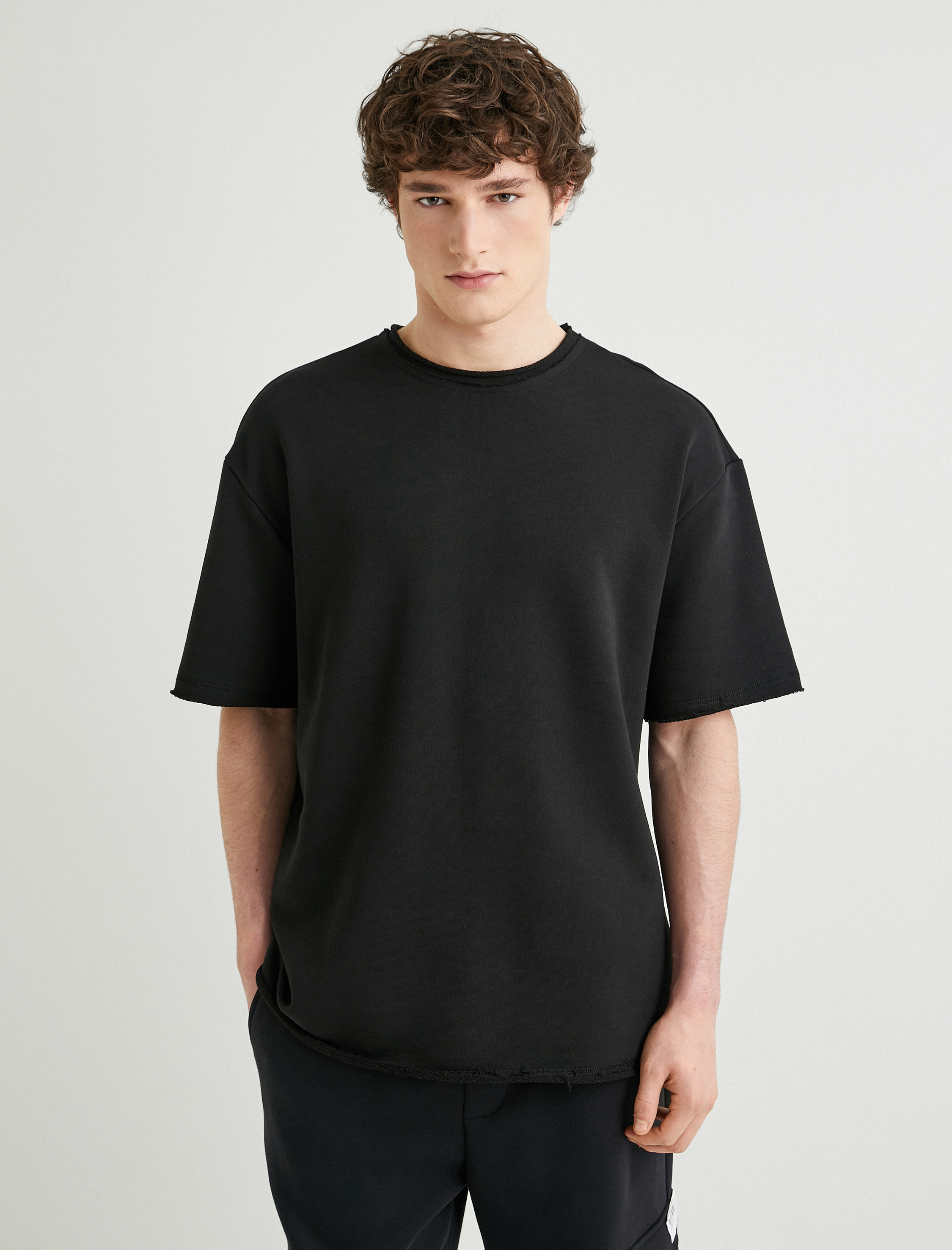   Oversize Tişört Etiket Detaylı Bisiklet Yaka