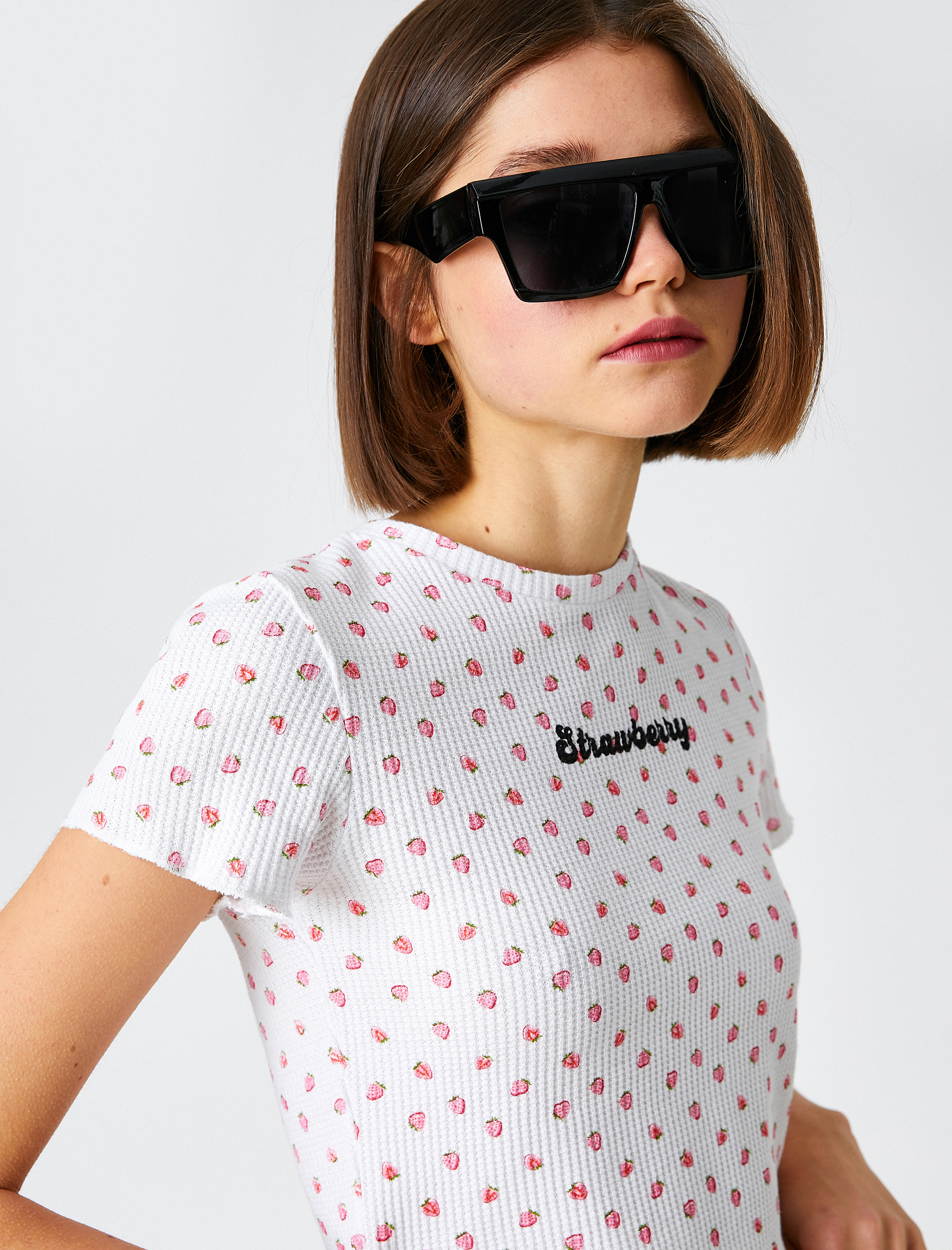   Crop Tişört Çilek Baskılı Kısa Kollu Pamuklu