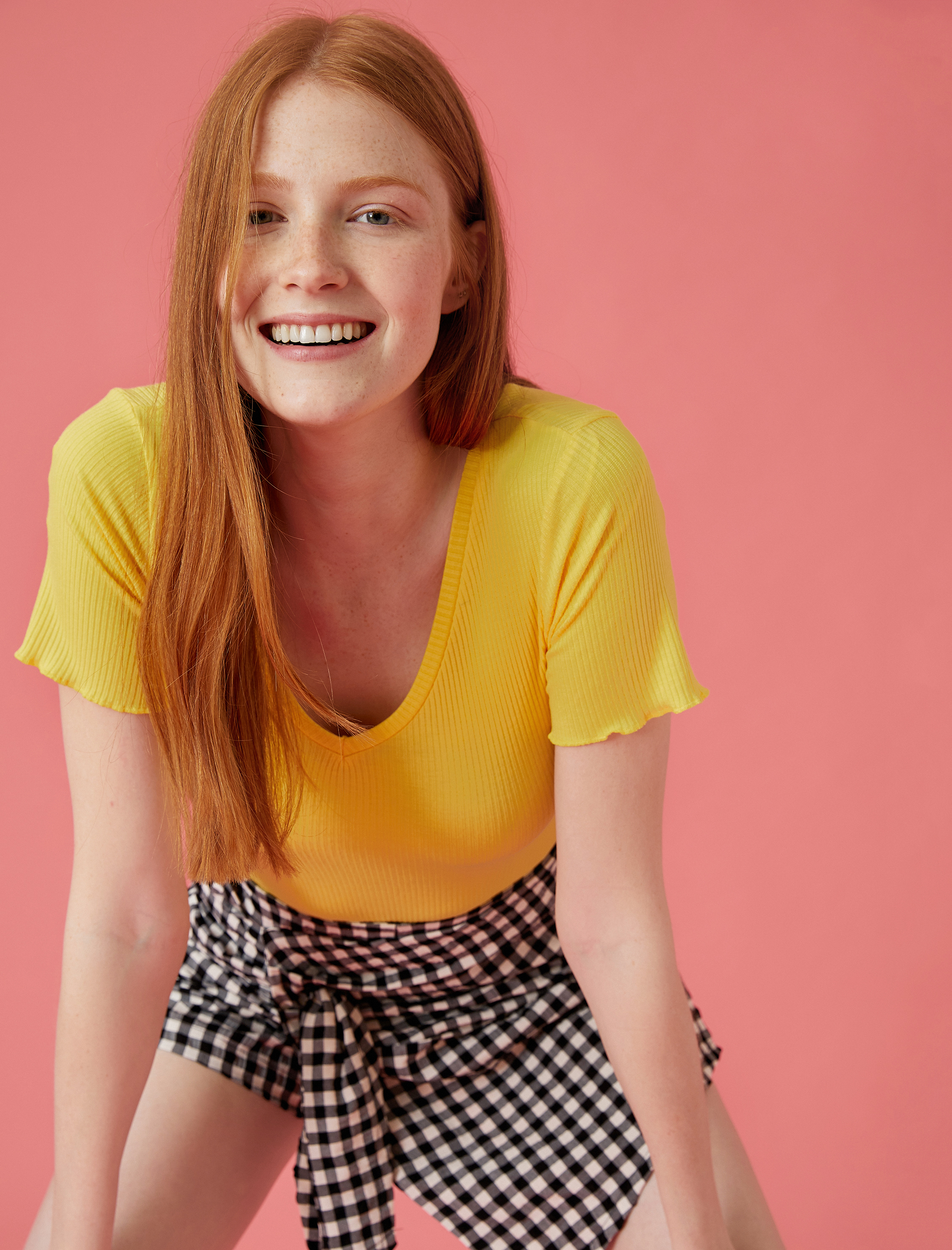   Crop Tişört Fırfır Detaylı Fitilli V Yaka