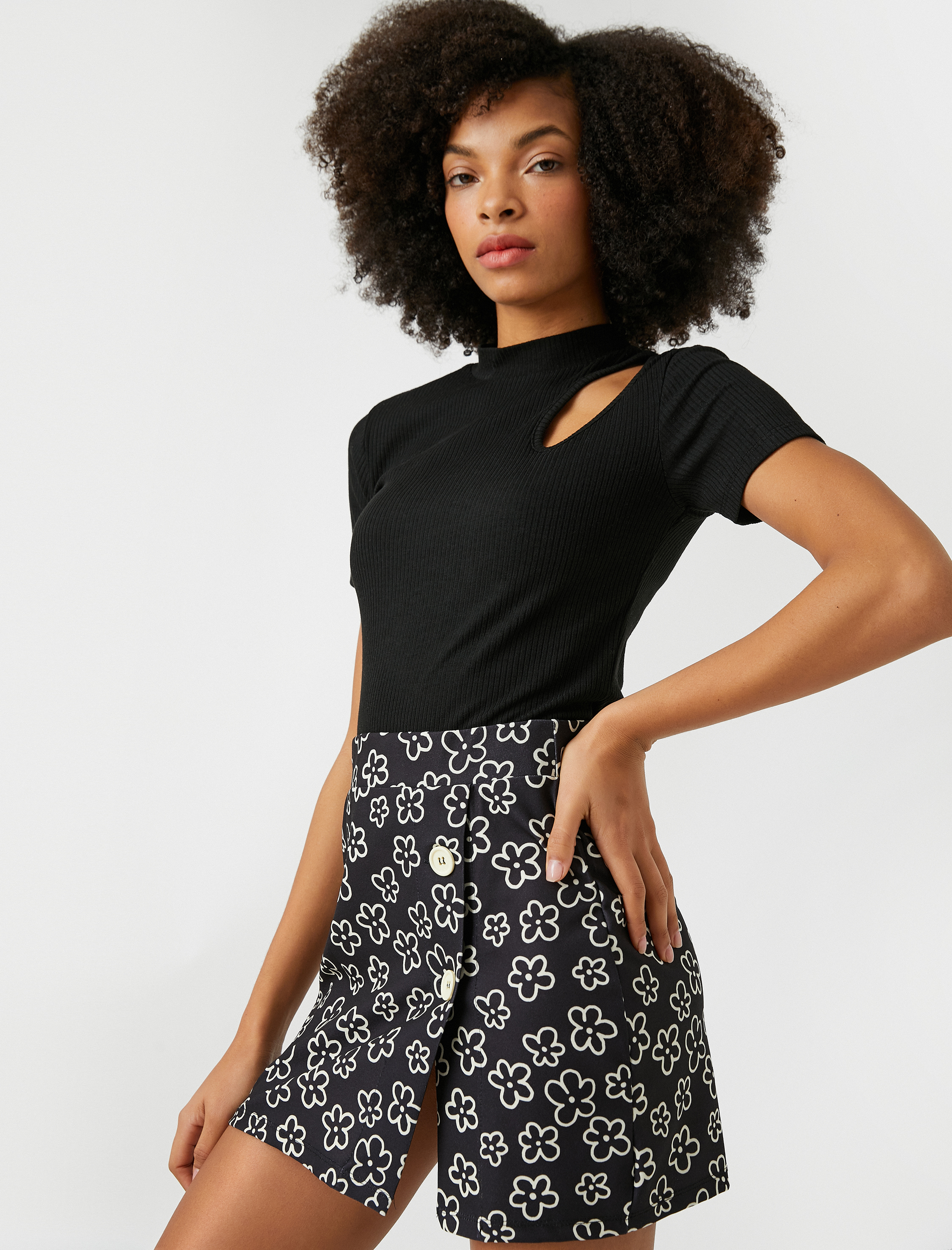   Pencere Detaylı Kısa Kollu Tişört