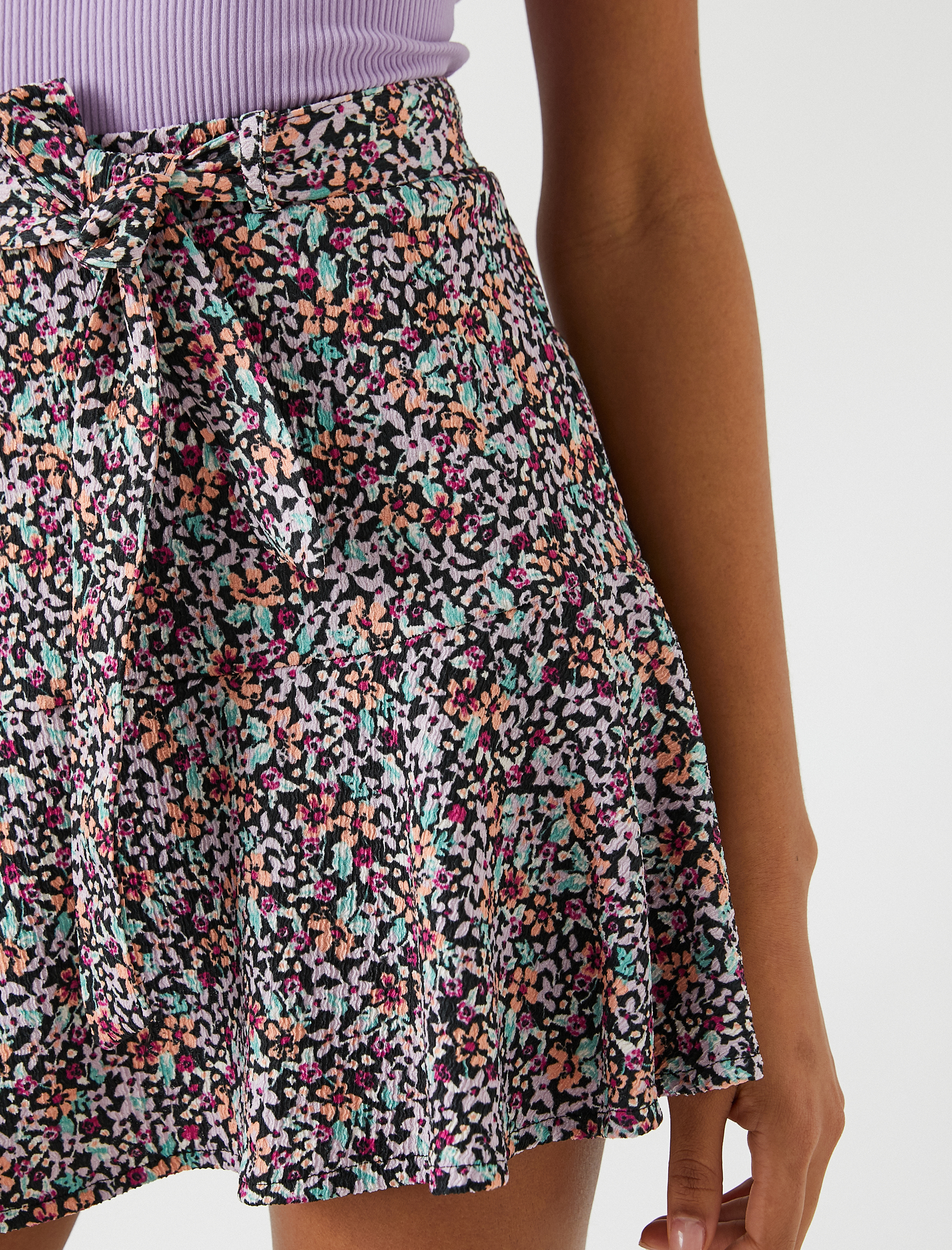   Kuşaklı Mini Şort Etek