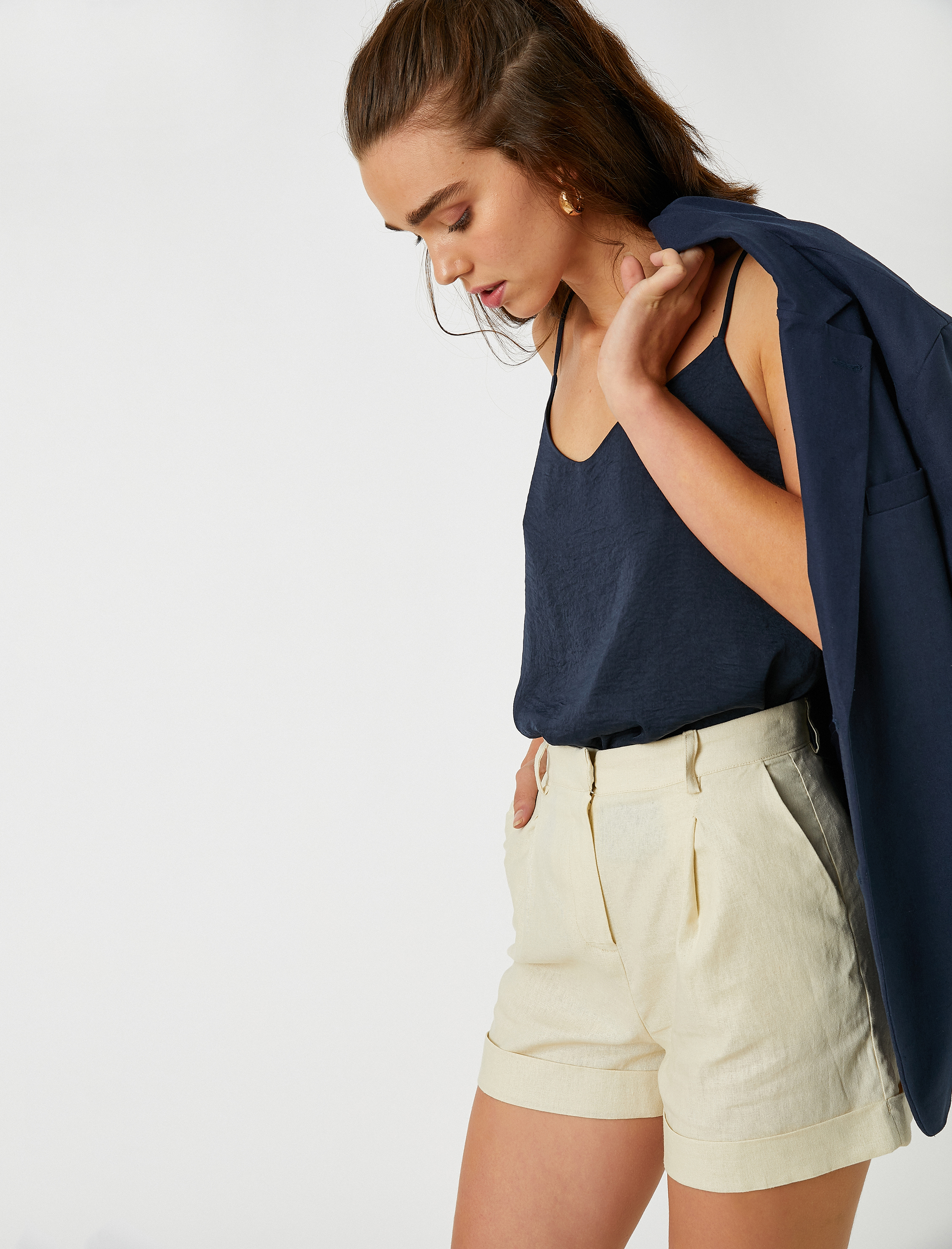   İnce Askılı Atlet V Yaka Saten Görünümlü