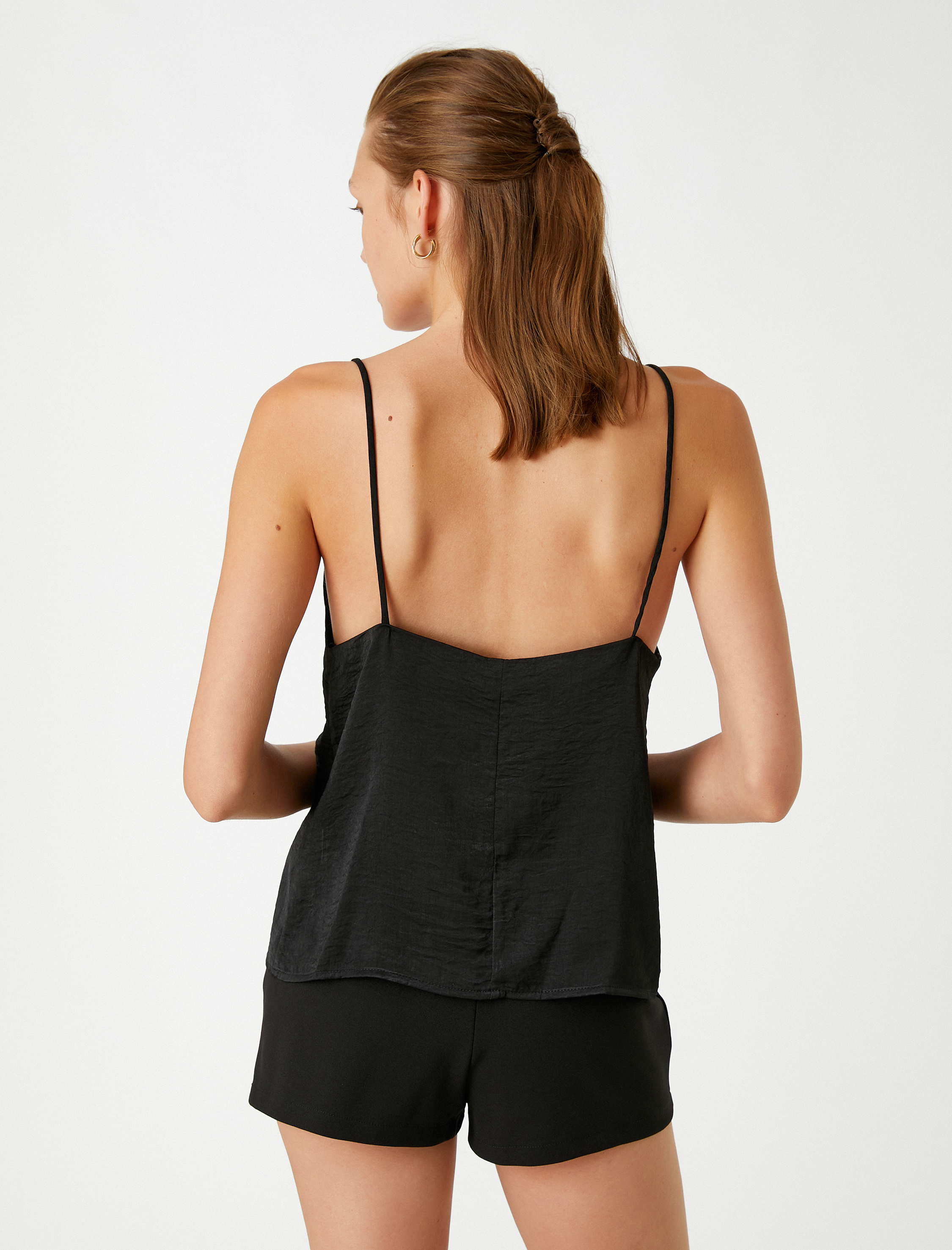   İnce Askılı Kare Yaka Atlet Saten Görünümlü