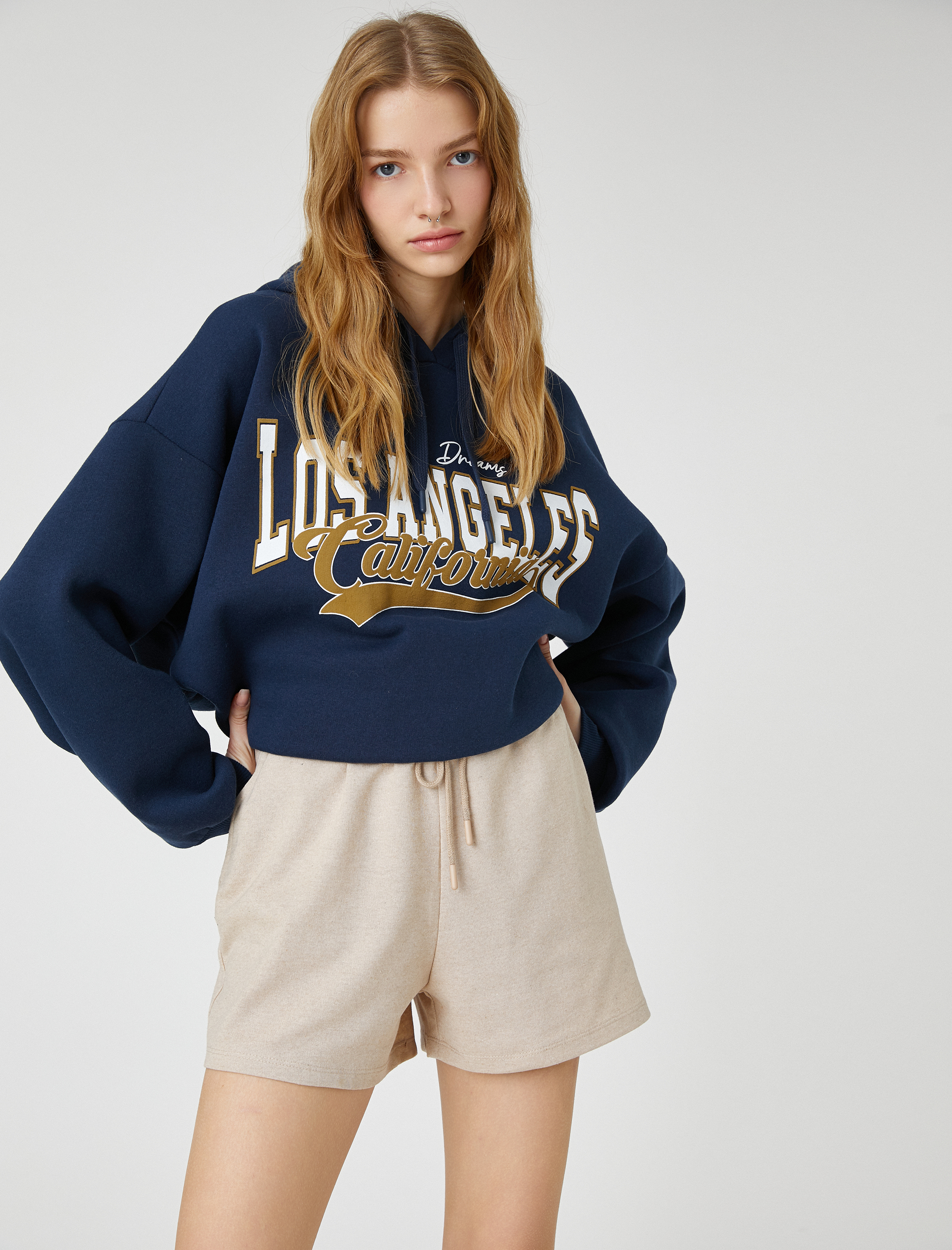   Mini Şort Beli Bağcıklı Rahat Kesim Cep Detaylı