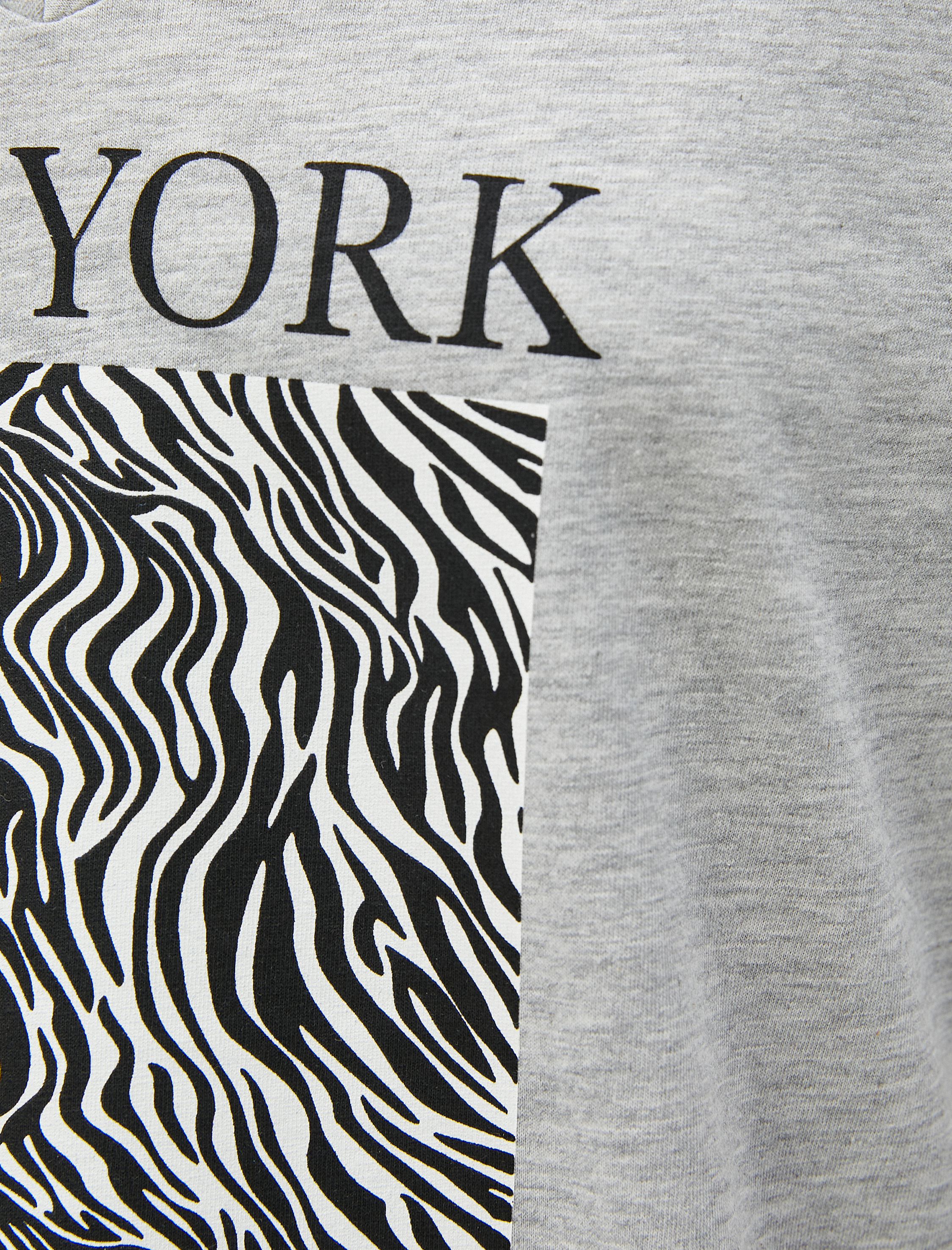 Kısa Kollu Tişört Zebra Baskılı V Yaka