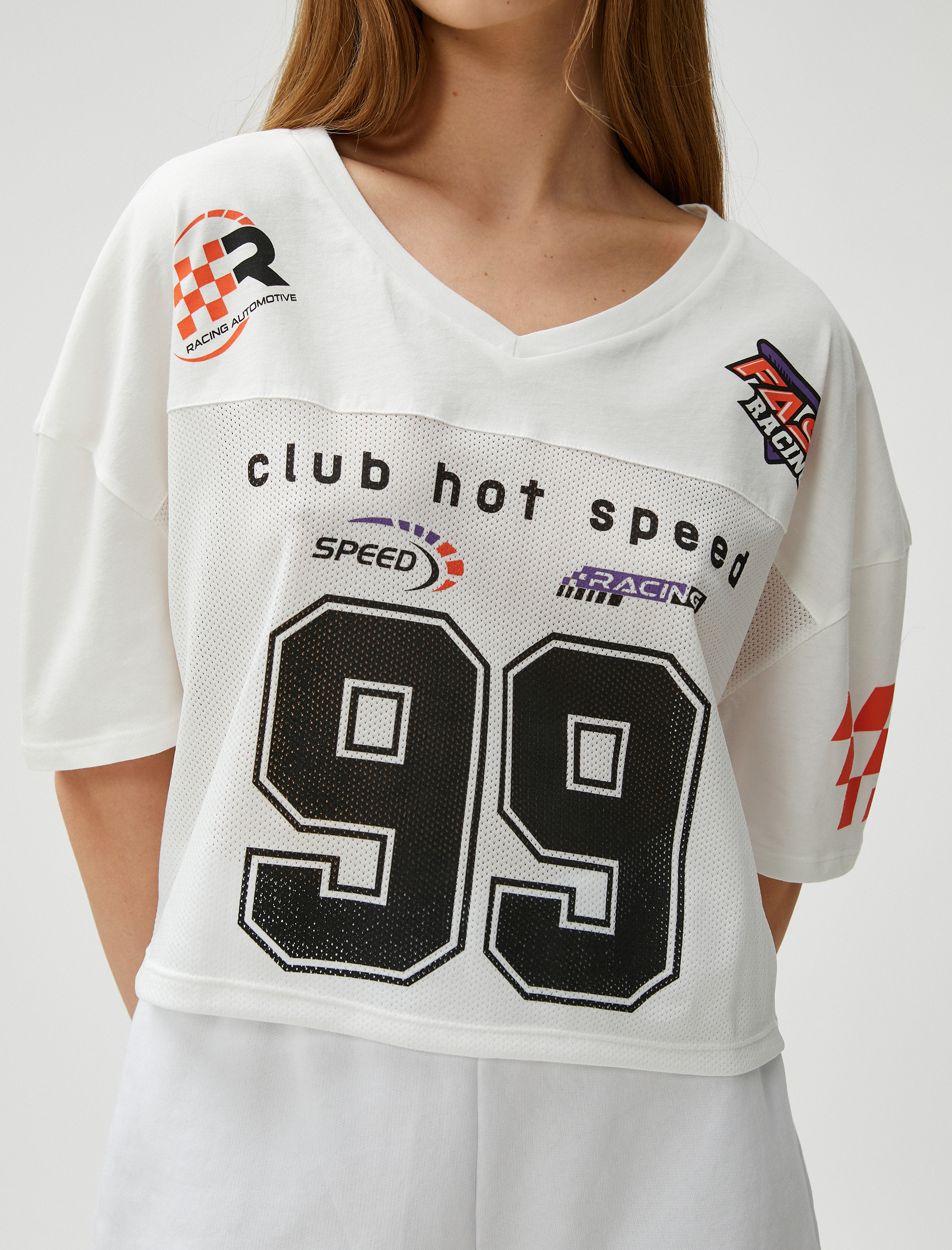   Crop Tişört File Baskılı V Yaka Kısa Kollu