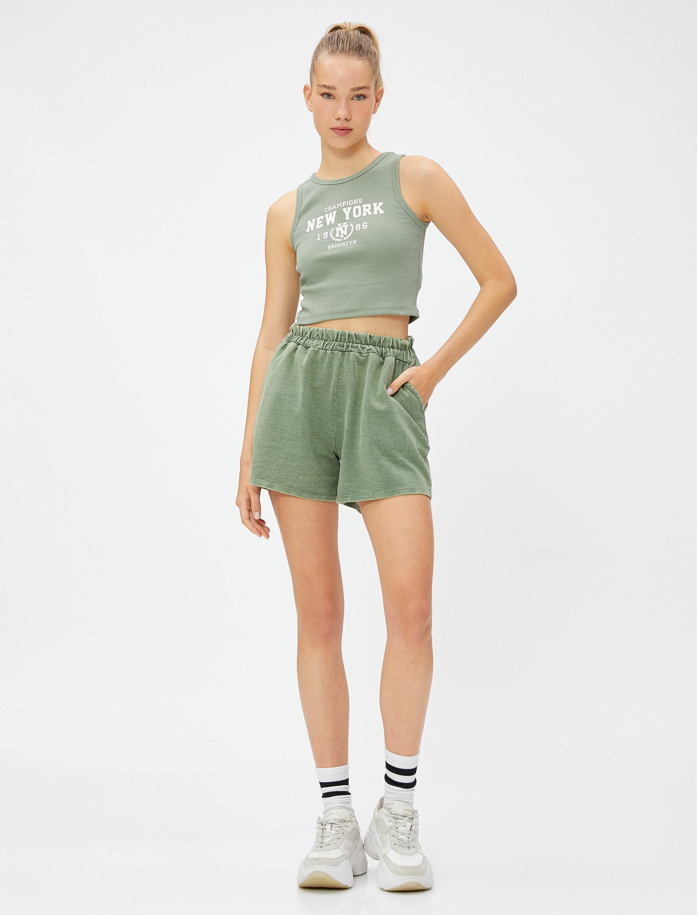   Basic Şort Beli Lastikli Rahat Kesim