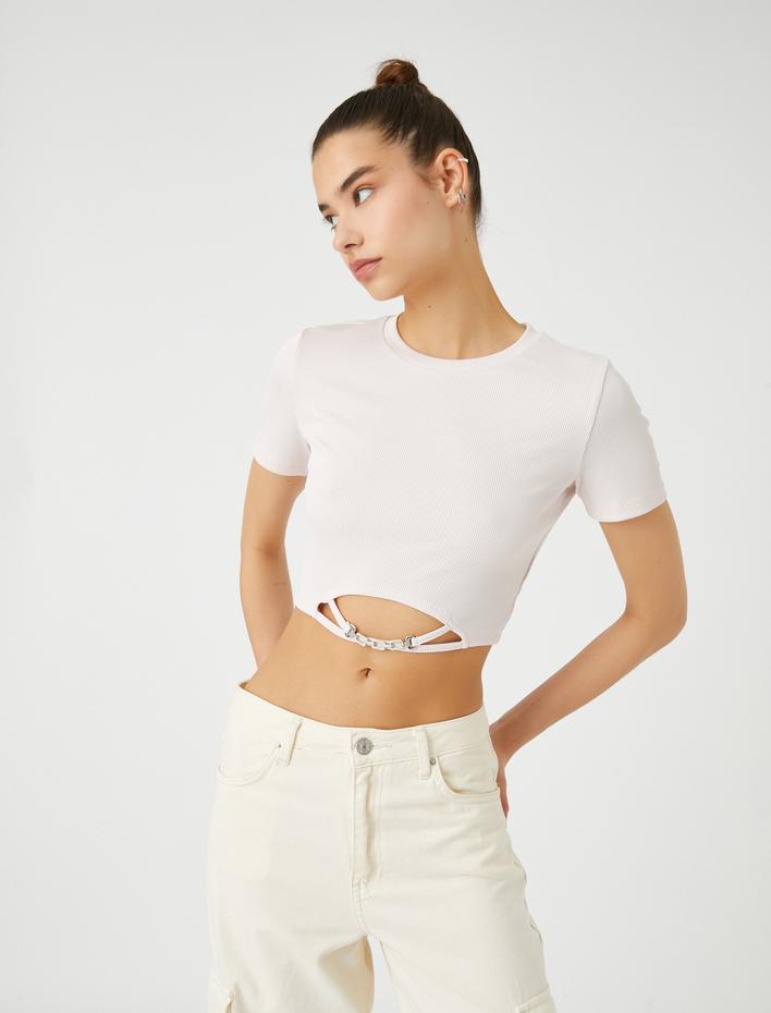  Crop Tshirt Kısa Kollu Bisiklet Yaka Metal Aksesuarlı