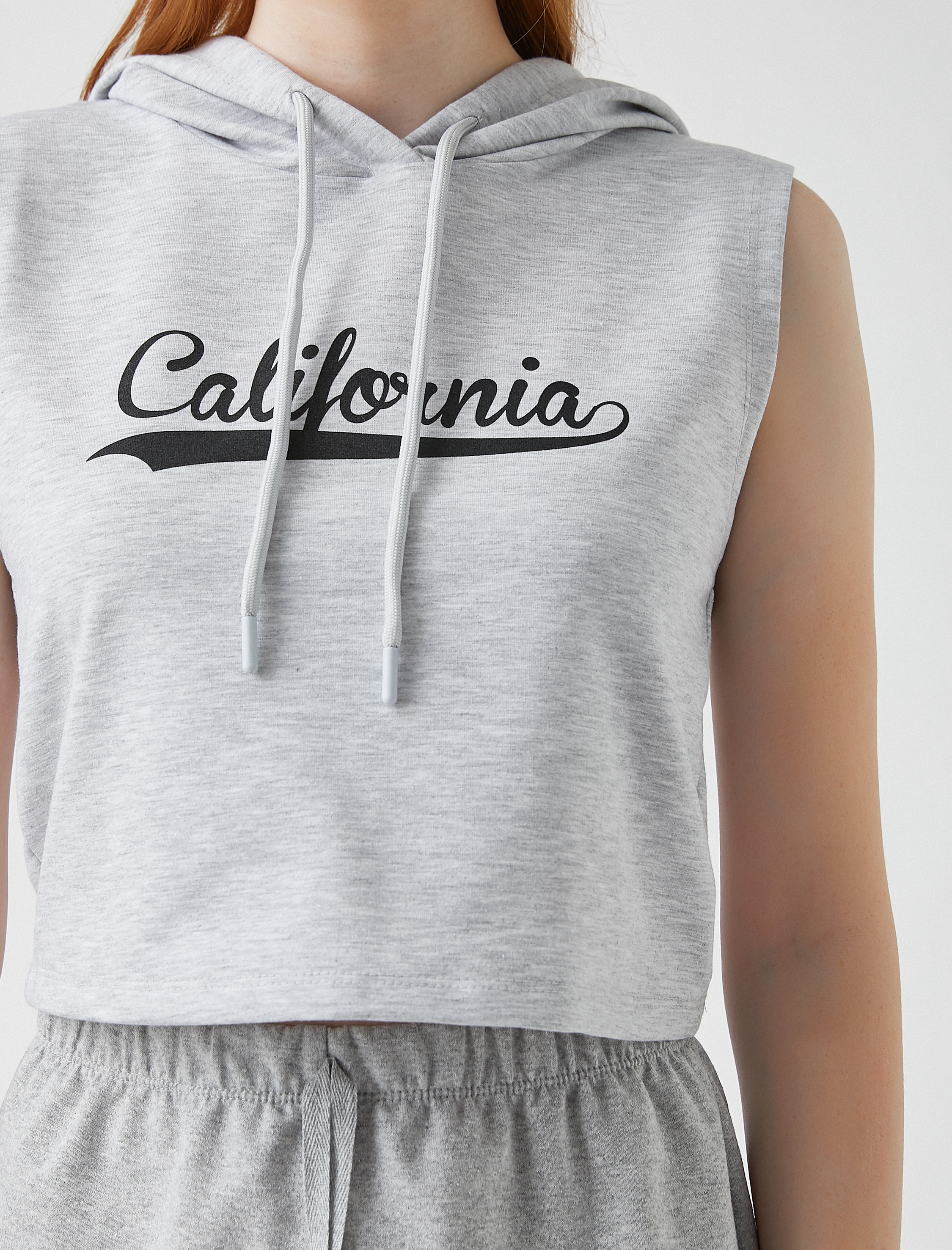   Kapüşonlu Baskılı Atlet